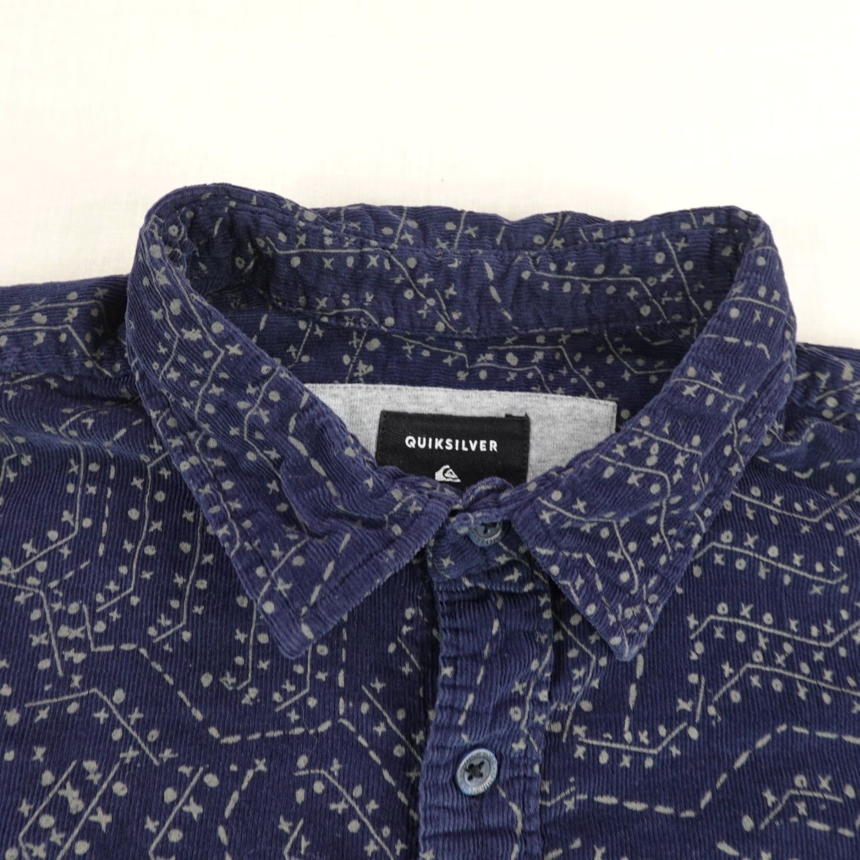 Quiksilver VINTAGE Quiksilver Shirt Men XL Cotton Corduroy Short Sleeve Button Up Casual Beach Surf Geometric Size US XL / EU 56 / 4 - 2 Thumbnail
