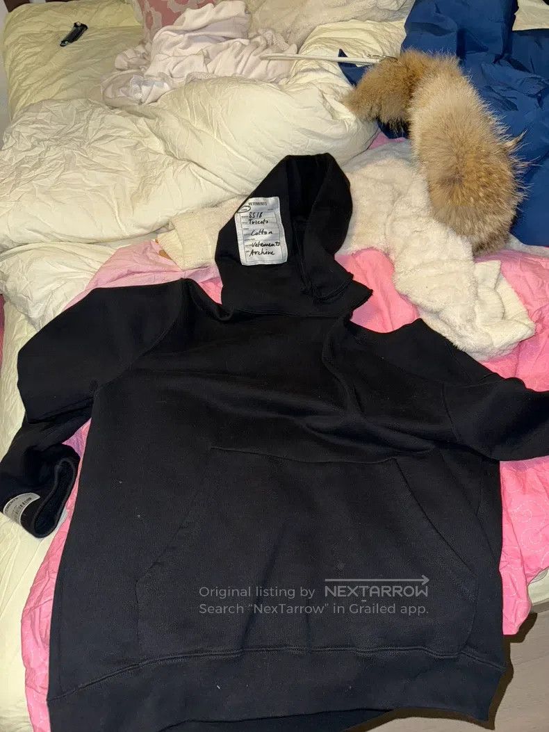 Vetements Vetements Off-Shoulder Cut-Out Hoodie Size US M / EU 48-50 / 2 - 4 Thumbnail