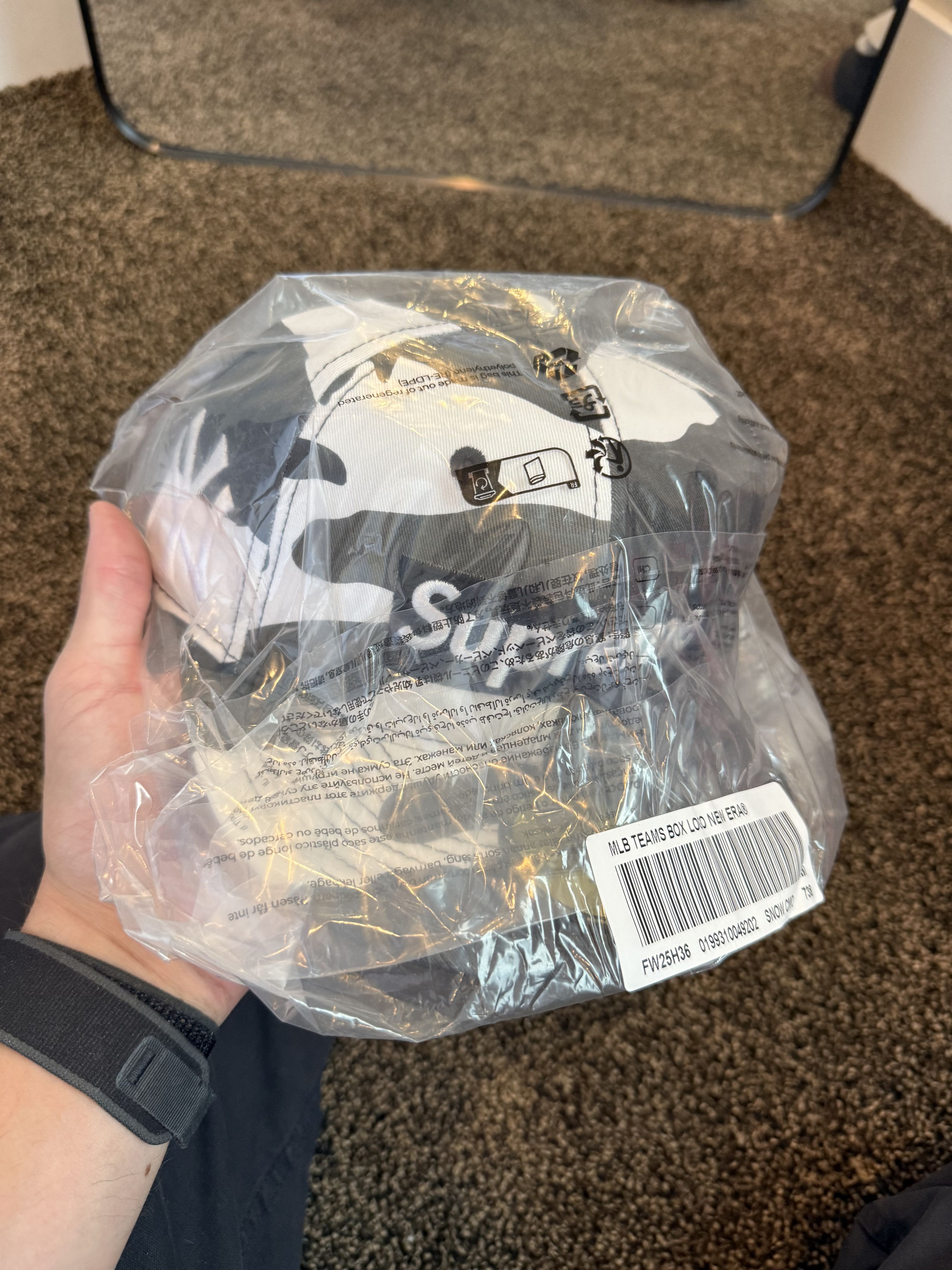Supreme Supreme Box Logo New Era "Snow Camo" Yankees 7 3/4 Size ONE SIZE - 2 Thumbnail