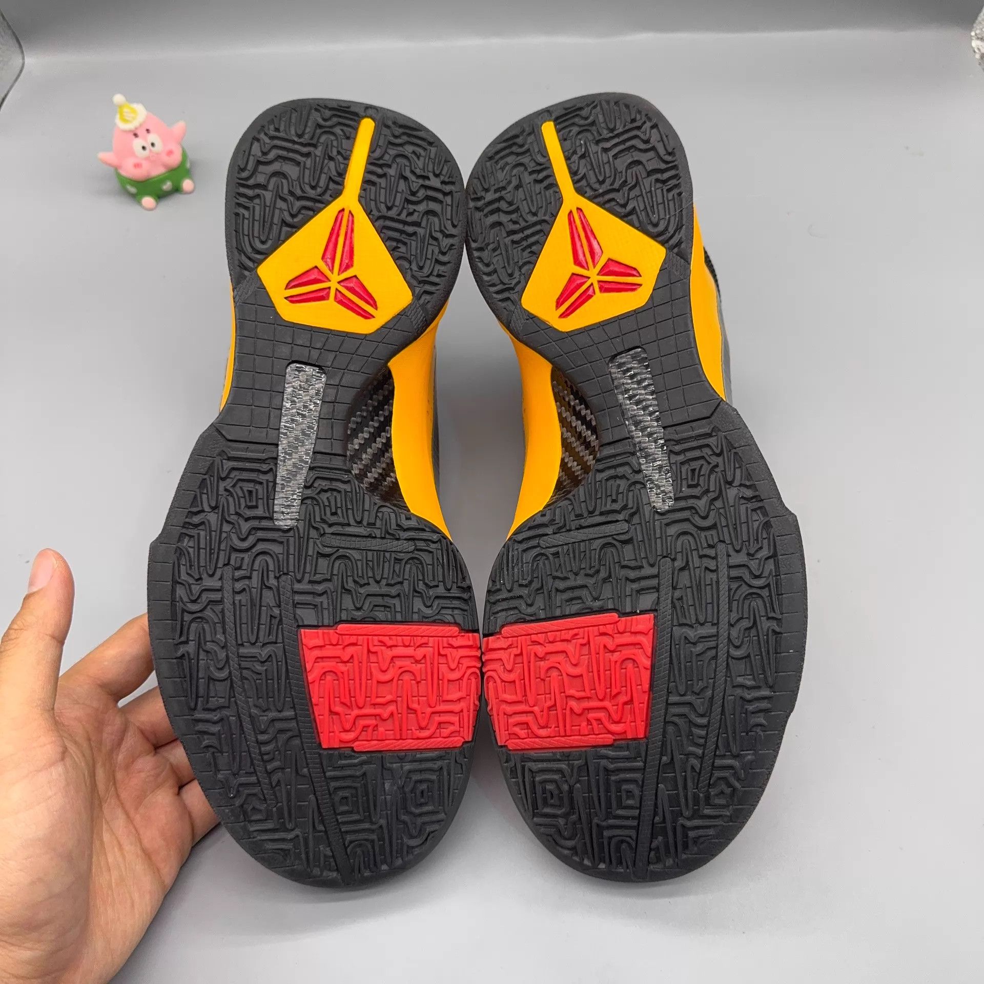 Nike Nike Kobe 5 Black/Yellow Dragon 42 Size US 9 / EU 42 - 4 Thumbnail