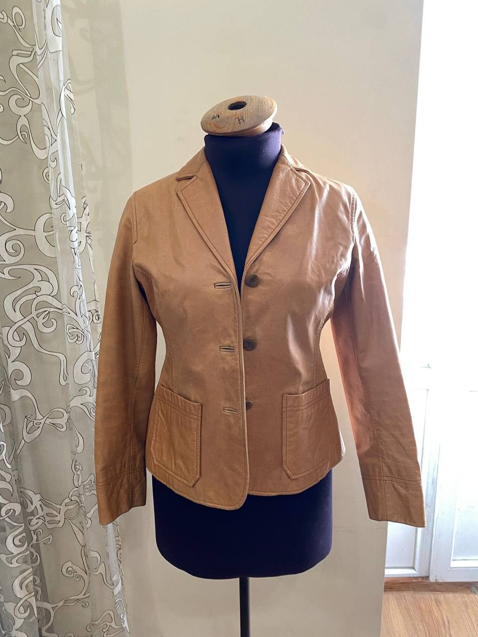 Gap Vintage Gap Genuine Leather Jacket (XS) Size XS / US 0-2 / IT 36-38 - 1 Thumbnail