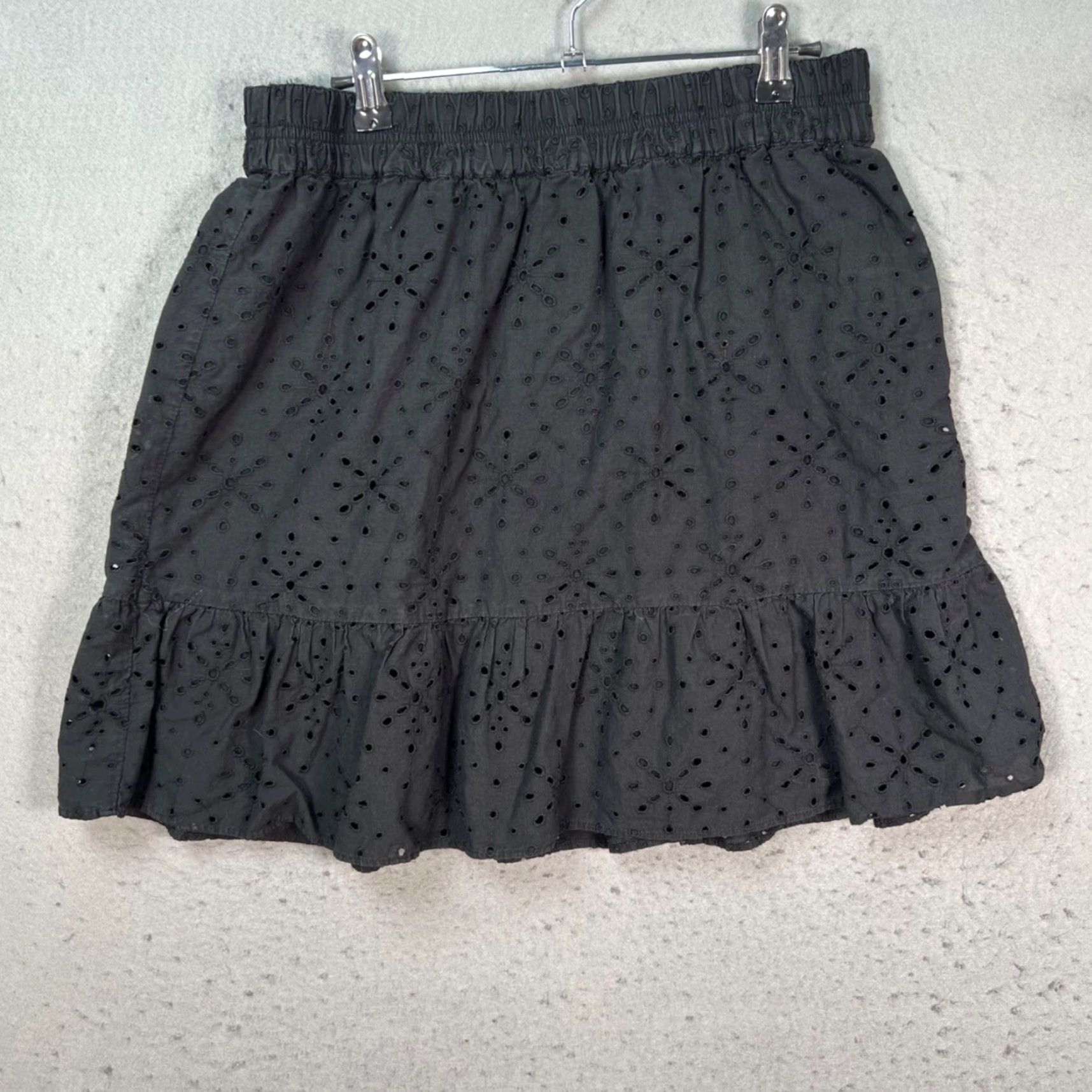 Loft LOFT Black Eyelet Cotton Mini Skirt With Ruffle Hem Womens Medium Size M Skirt Short Shoes Not Included? Size 32" / US 10 / IT 46 - 2 Thumbnail