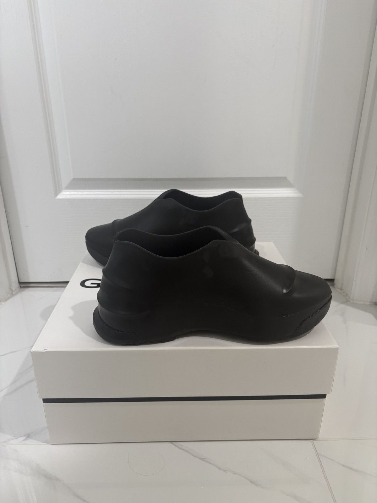 Givenchy Givenchy monumental mallow Size US 10 / EU 43 - 3 Thumbnail