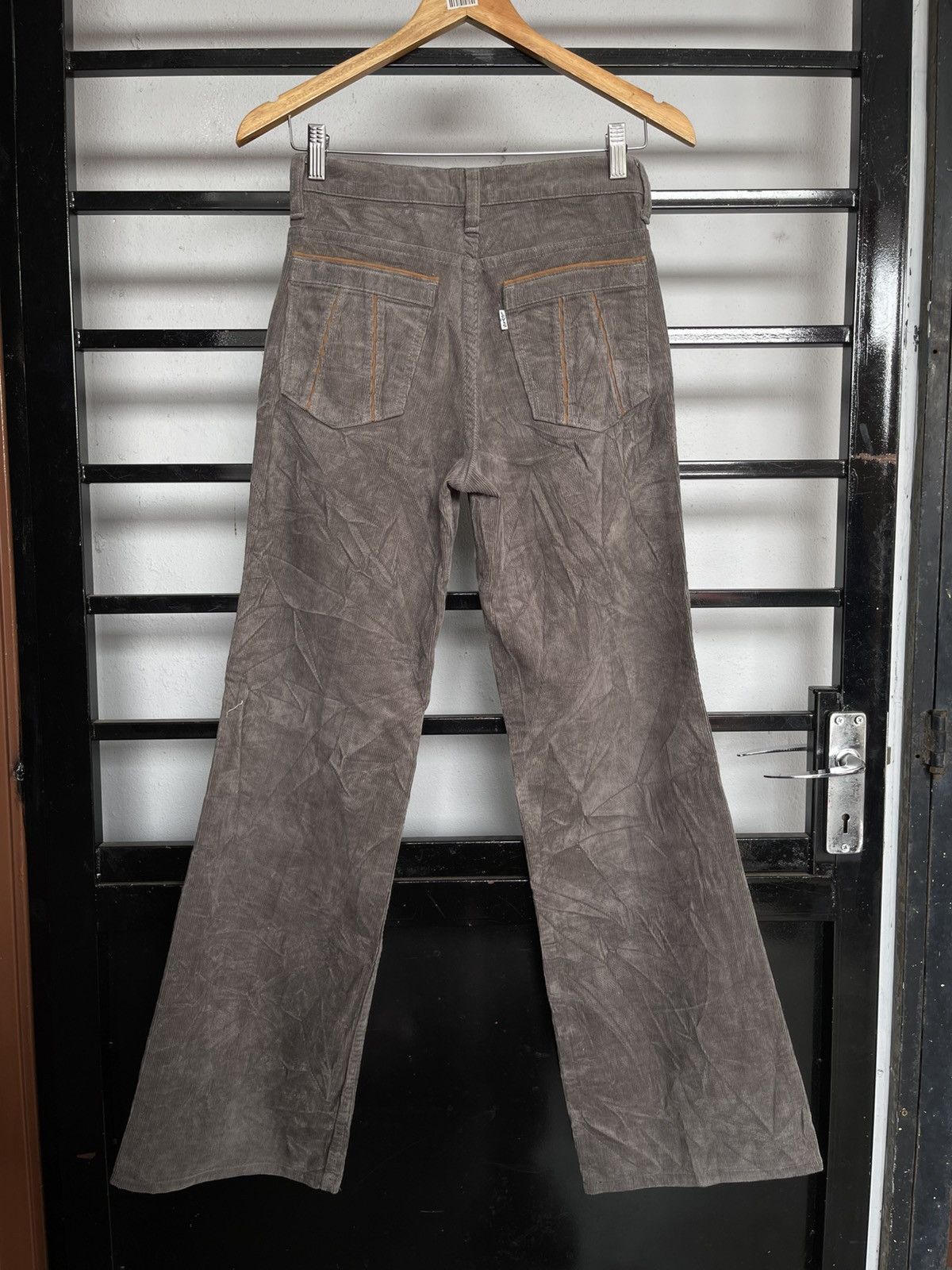 Levi's × Levi's Vintage Clothing × Vintage Vintage Levis White Tab Flares Size US 27 - 2 Thumbnail
