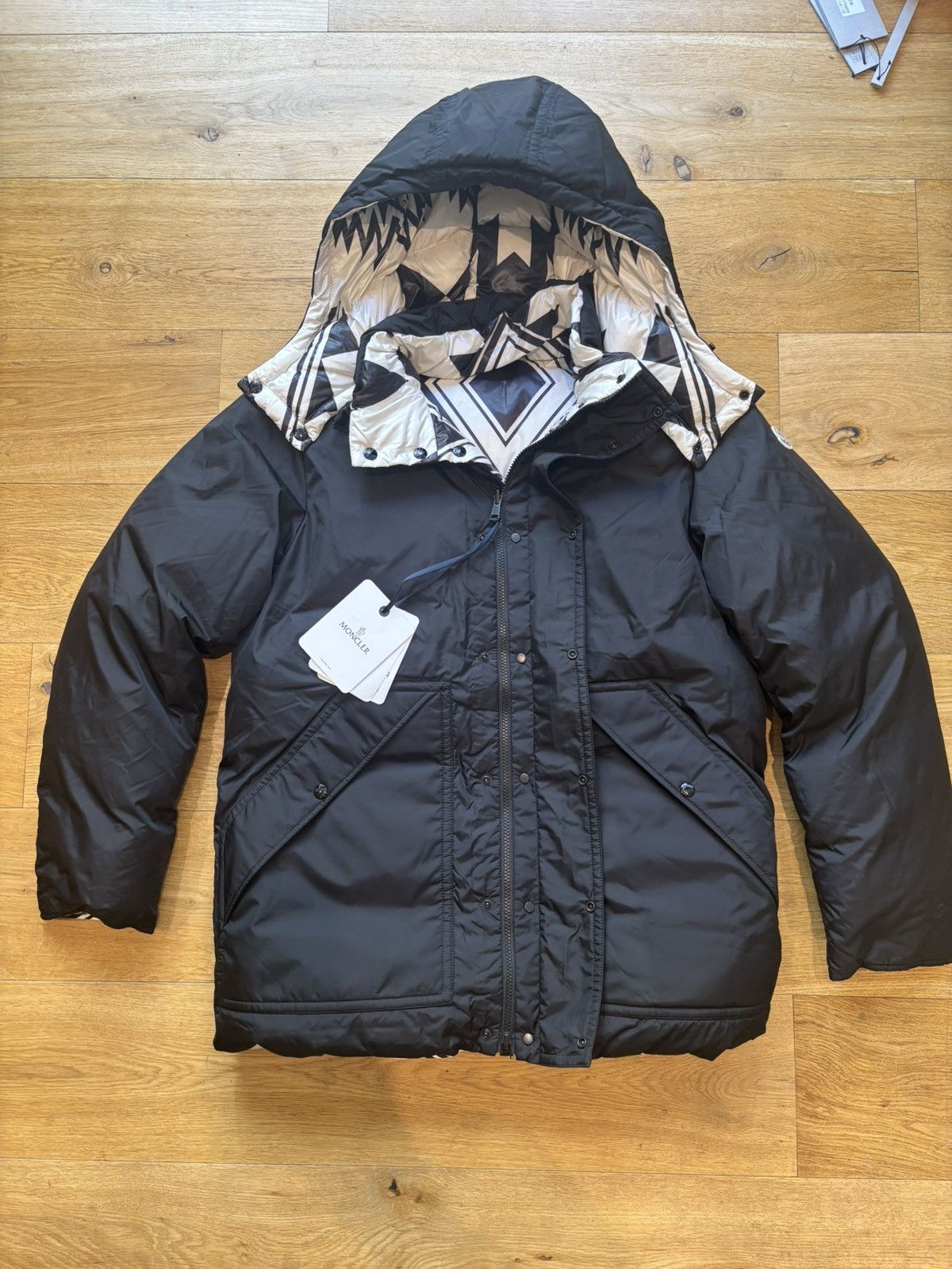 Moncler MONCLER REVERSIBLE PRINT HORDELYME GIUBBOTTO - SIZE 4 Size US XL / EU 56 / 4 - 5 Thumbnail