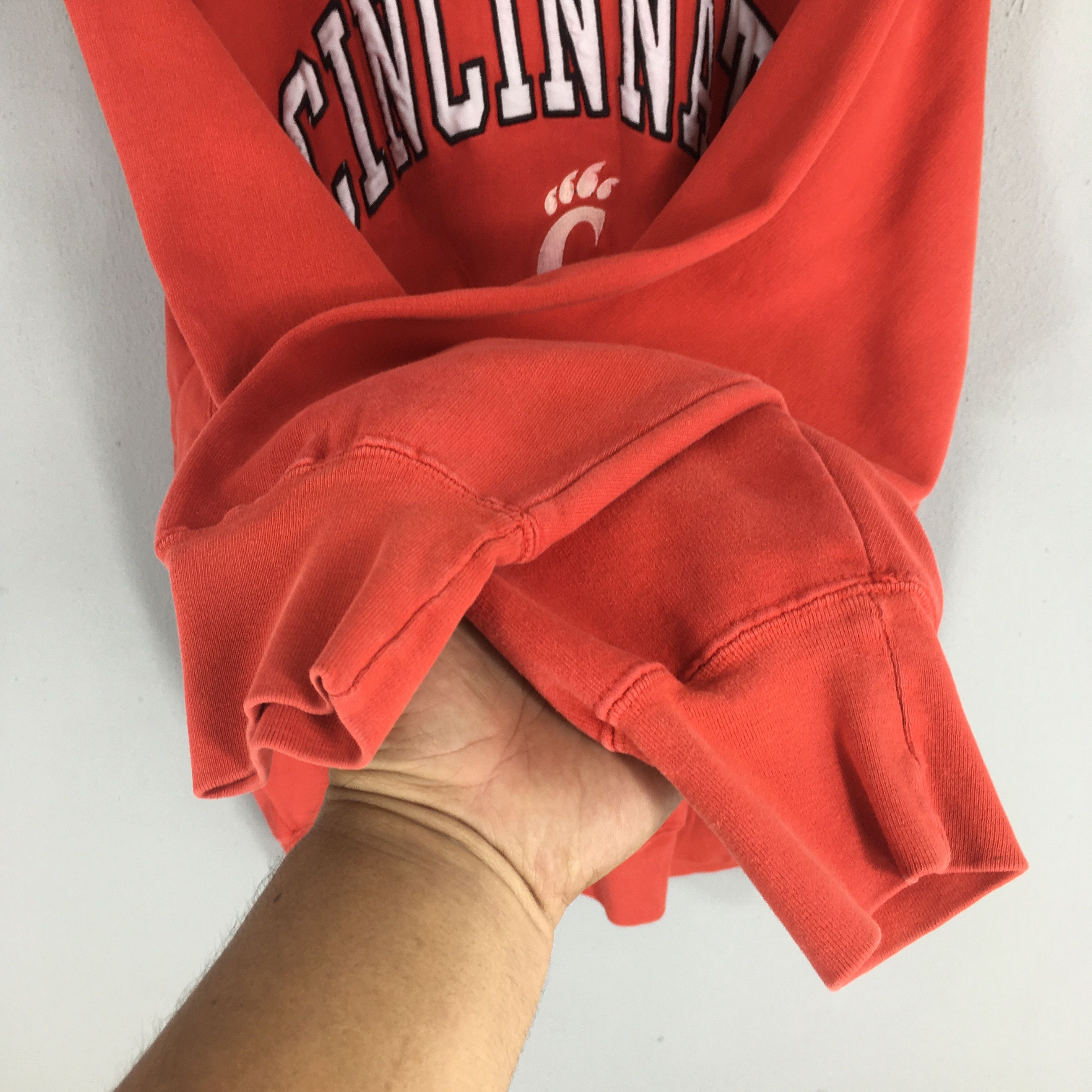 NCAA × Vintage Vintage Cincinnati Bearcats NCAA Red Sweatshirt Large Size US L / EU 52-54 / 3 - 6 Thumbnail
