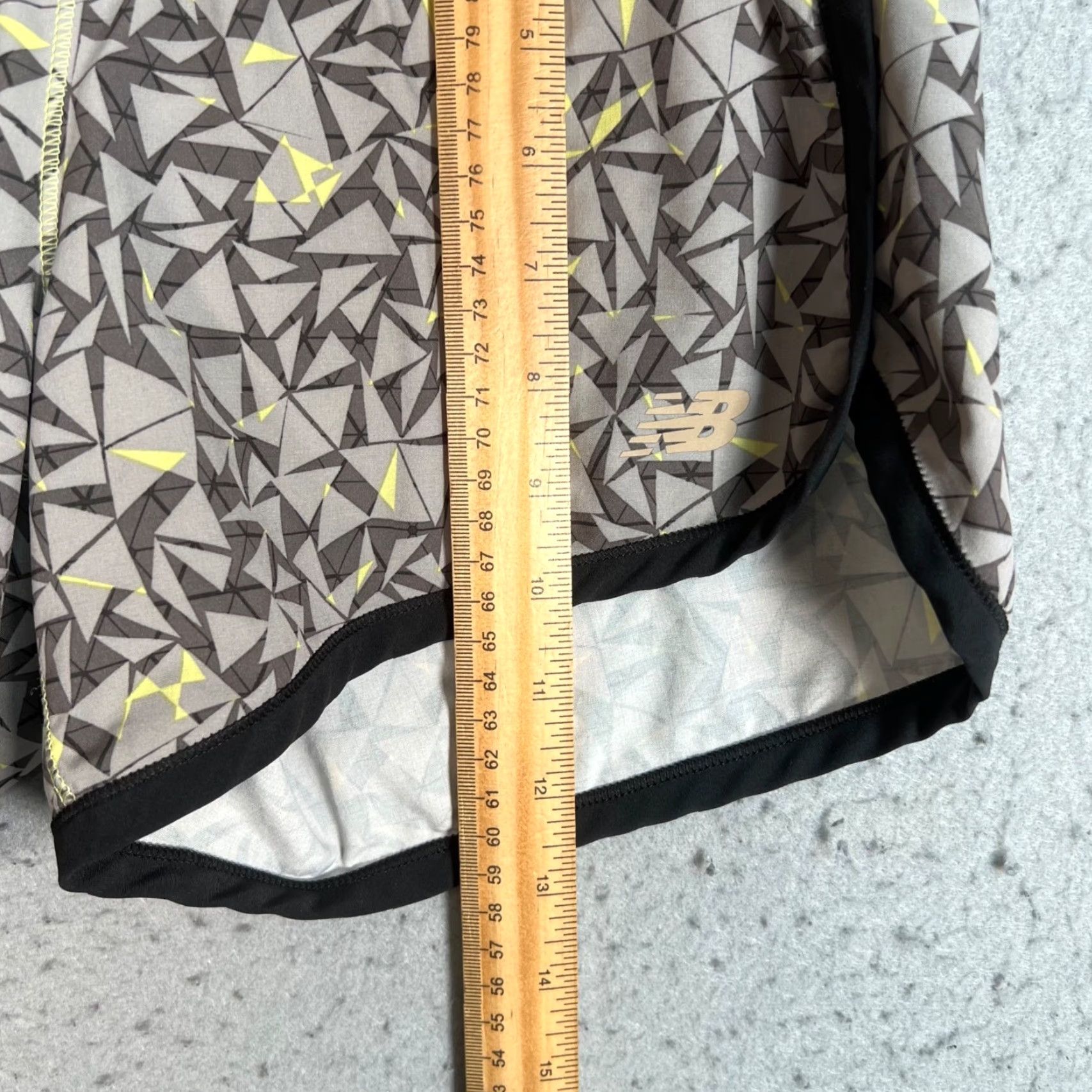 New Balance New Balance Womens XS Gray & Yellow Geometric Print Athletic Shorts Size 26" / US 2 / IT 38 - 5 Thumbnail