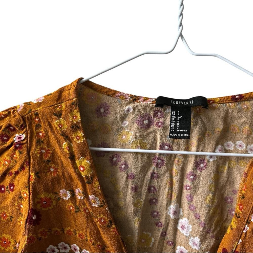 Forever 21 Forever 21 Mustard Yellow Floral Crop Top Size S / US 4 / IT 40 - 2 Thumbnail