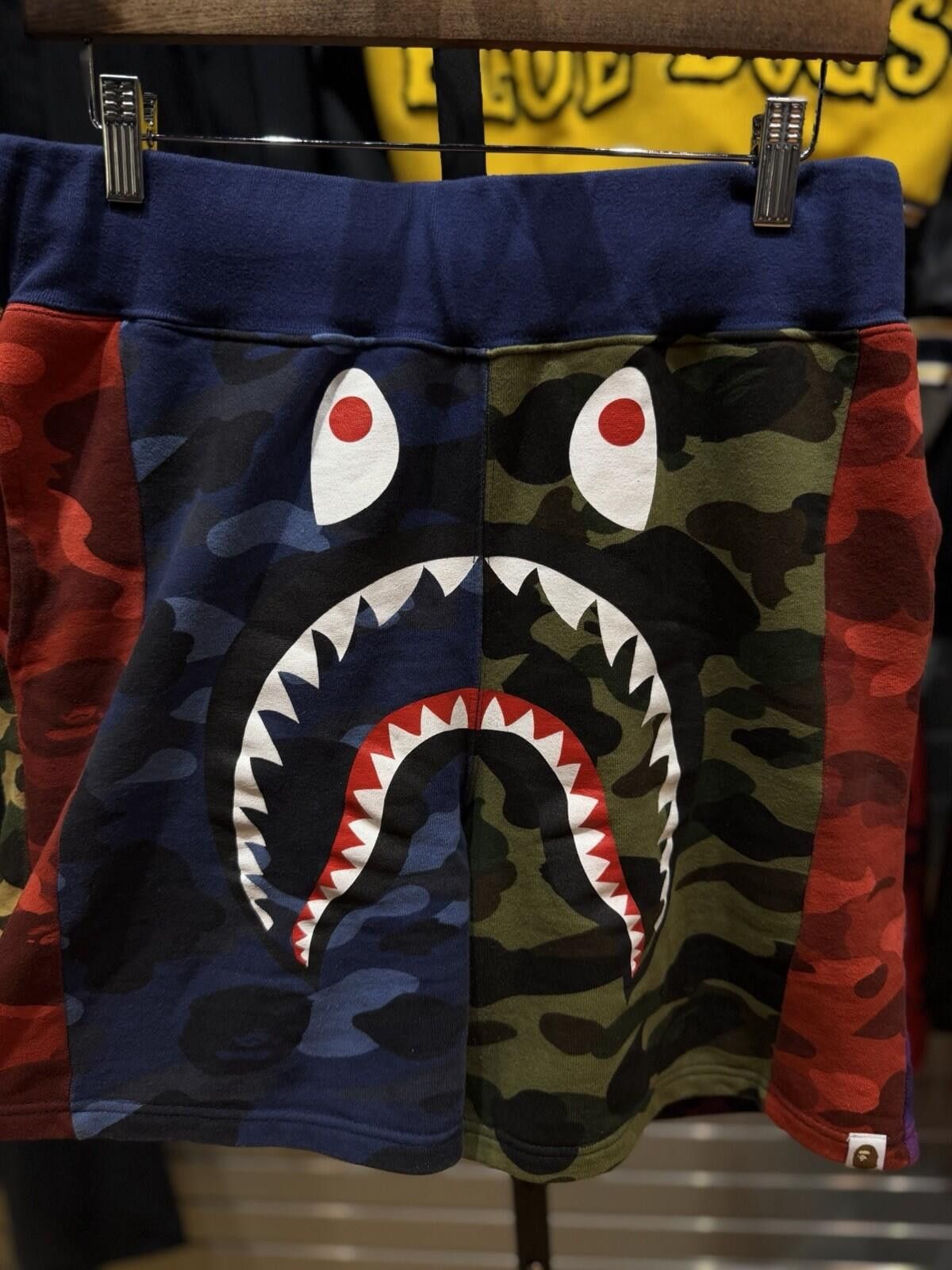 Other A Bathing Ape Shark Camo Cotton Sweat Shorts Small Size US 30 / EU 46 - 5 Thumbnail