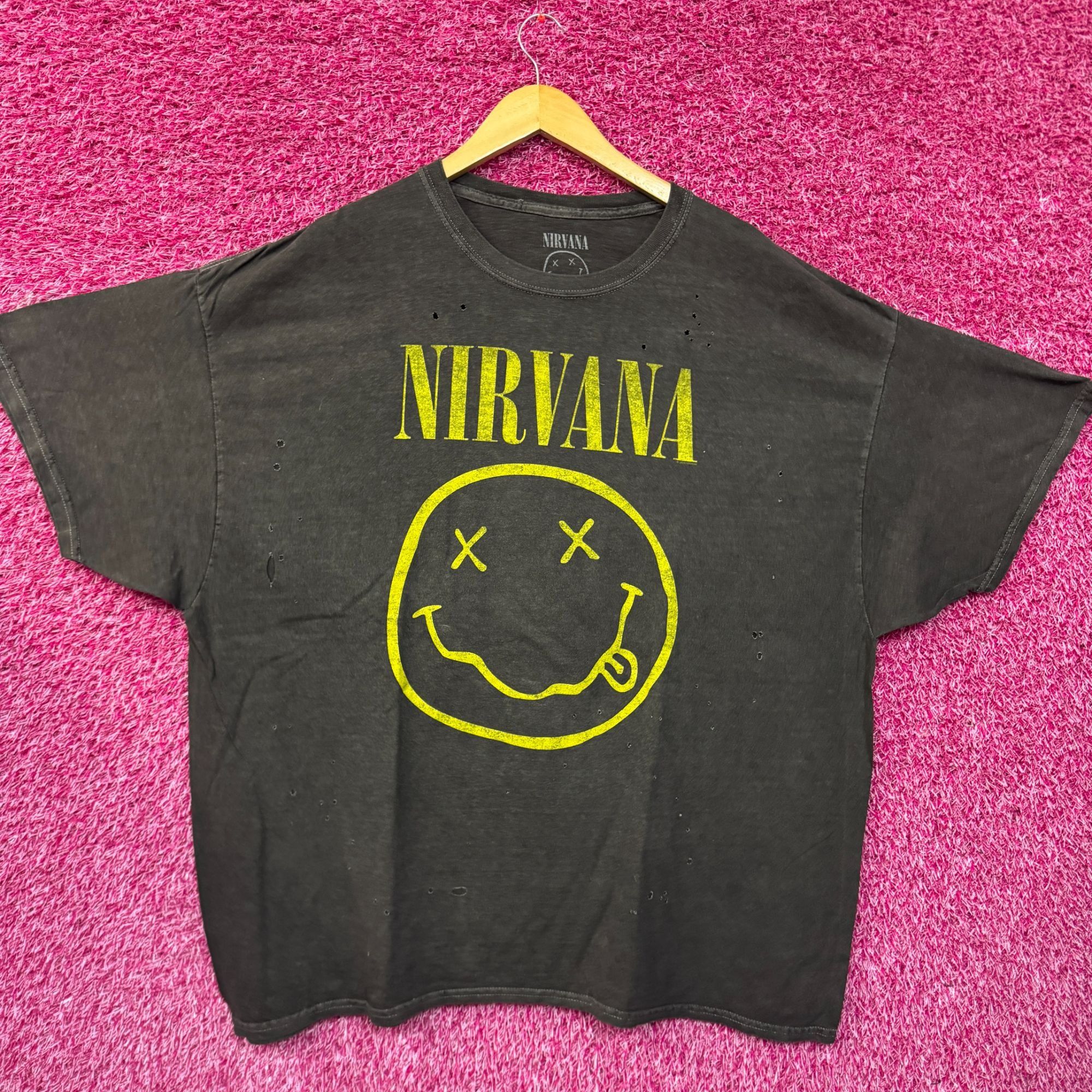 Nirvana Nirvana Nevermind Smiley Distressed Grunge Rock Band Tee O/S Size US L / EU 52-54 / 3 - 1 Thumbnail