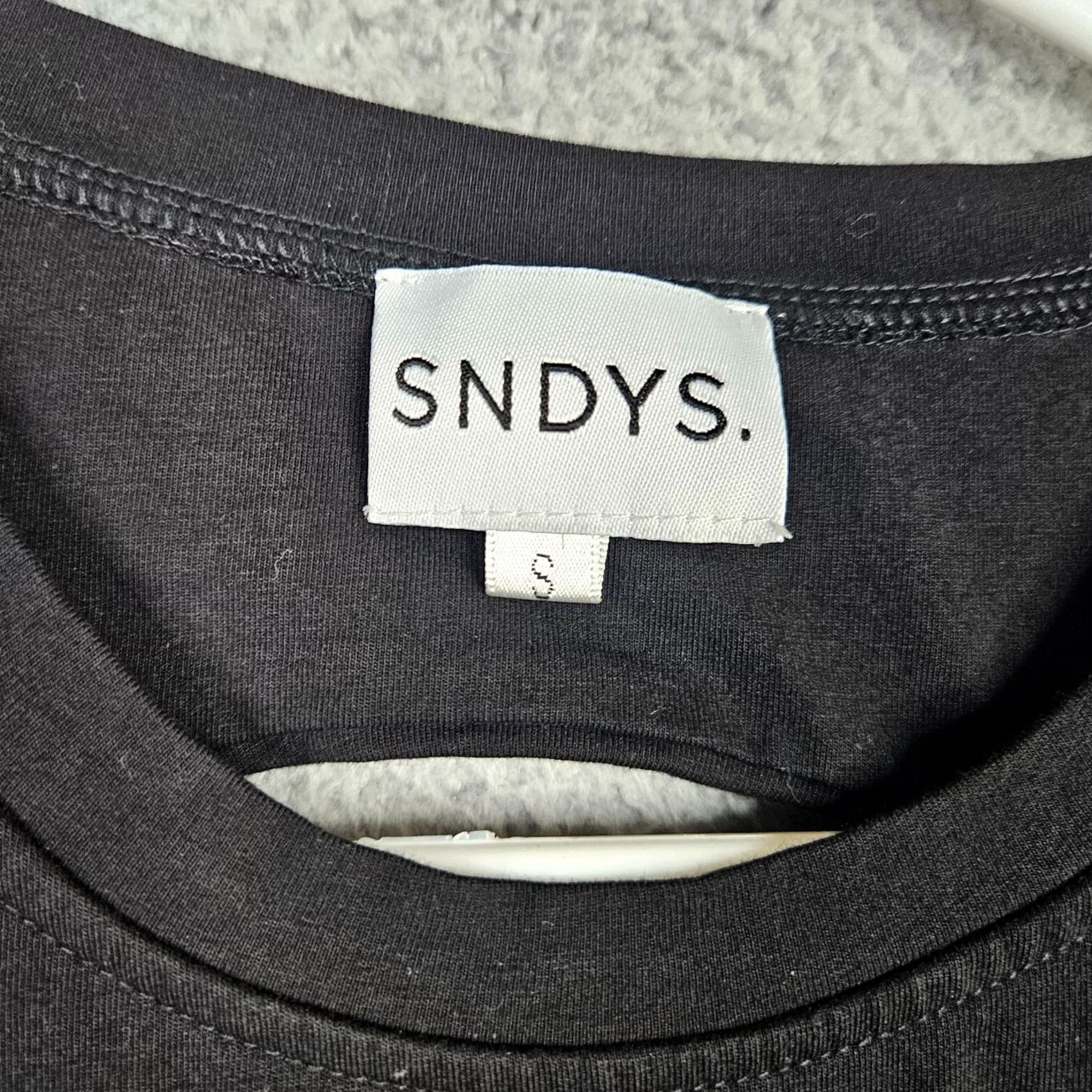Vintage SNDYS Women's black cropped Round Neck short sleeve tee Size S Size 28" / US 6 / IT 42 - 2 Thumbnail