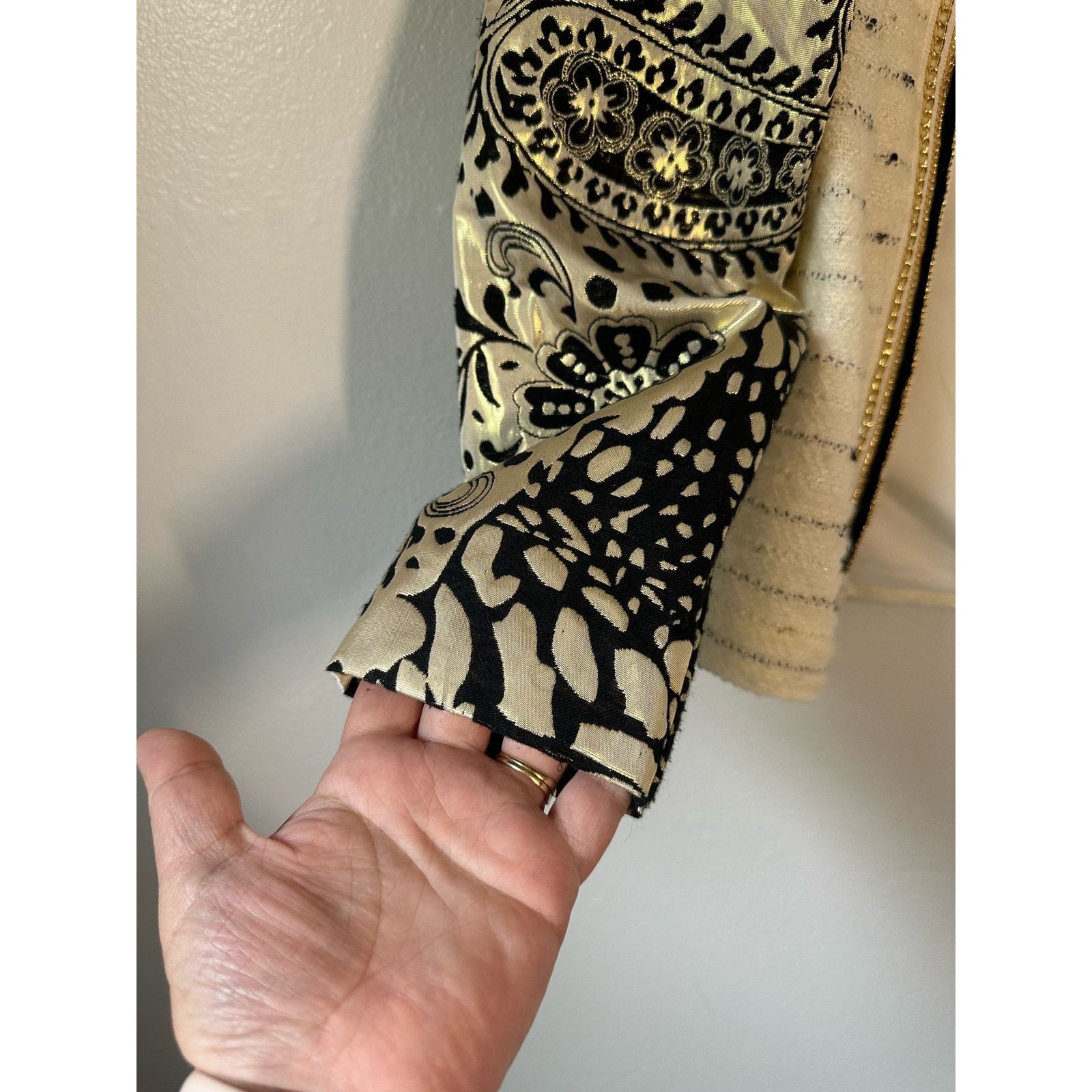 Chicos Chicos Sz 4 Jacket Brocade Sleeve Black Gold Embellishment Size XS / US 0-2 / IT 36-38 - 6 Thumbnail
