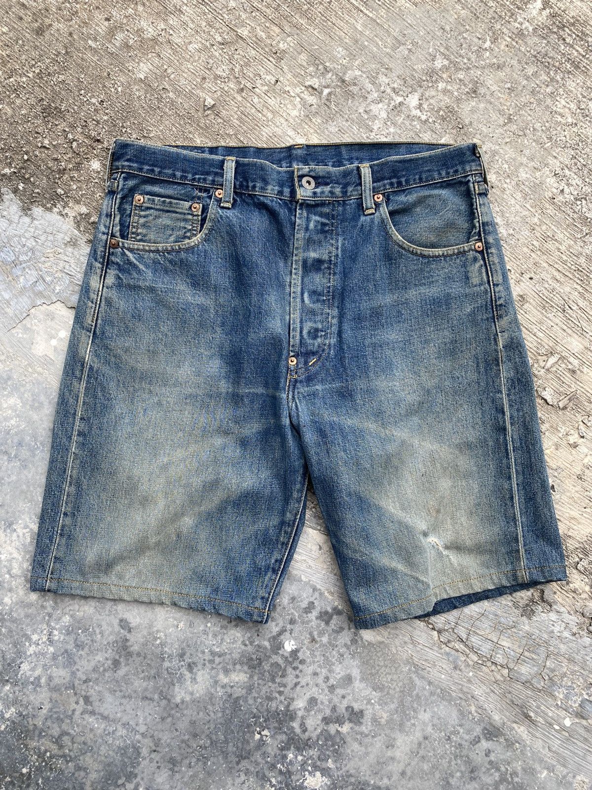 Other Vintage 90s levis 702 bunckle back big E selvedge distressed Size US 34 / EU 50 - 1 Thumbnail