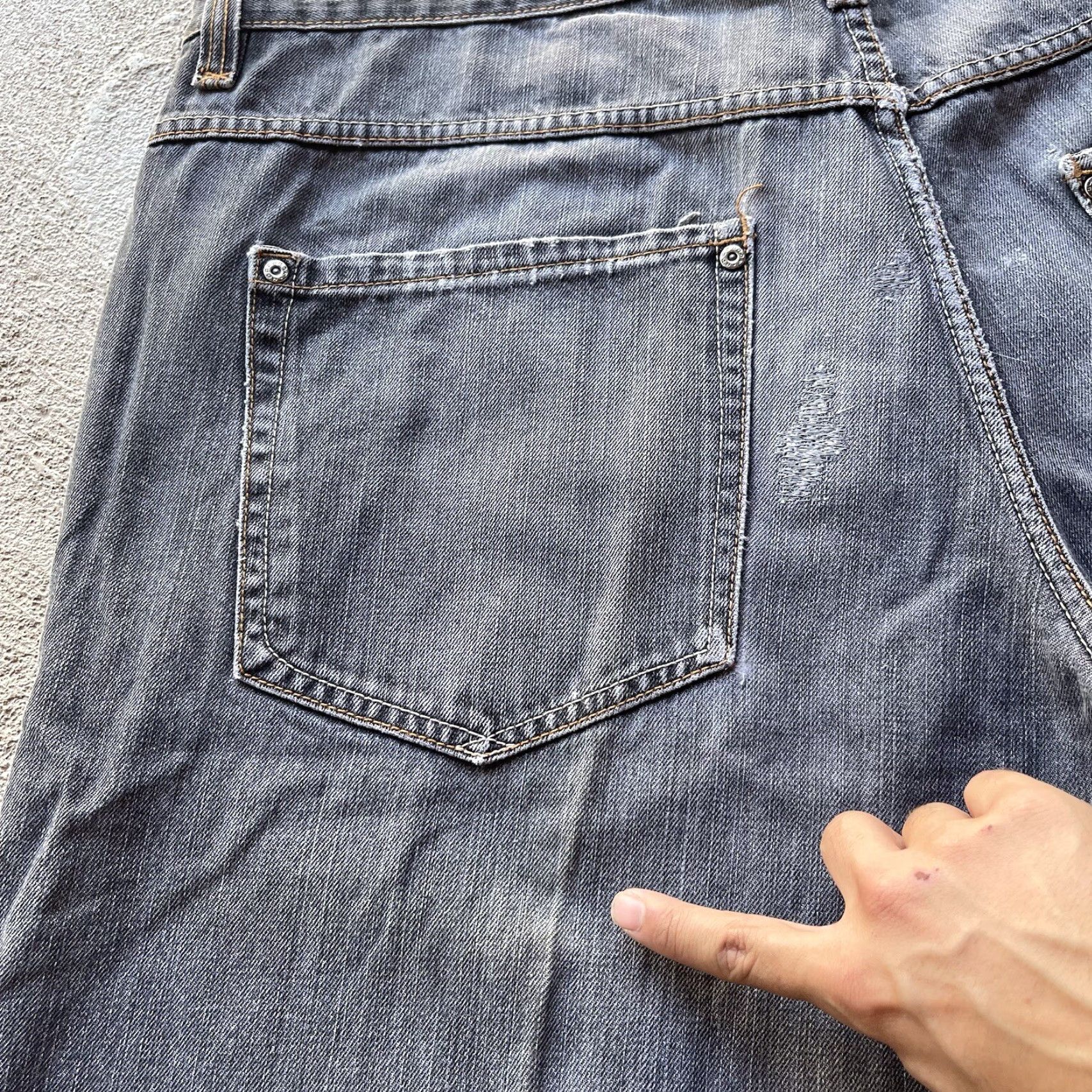 Rocawear VINTAGE Rocawear Bermuda Shorts Denim Black 42 Men Relaxed The 90s Hip Hop Y2K Style, Logo Embroidered, Easy Care, Inseam 15" Size US 42 / EU 58 - 6 Thumbnail
