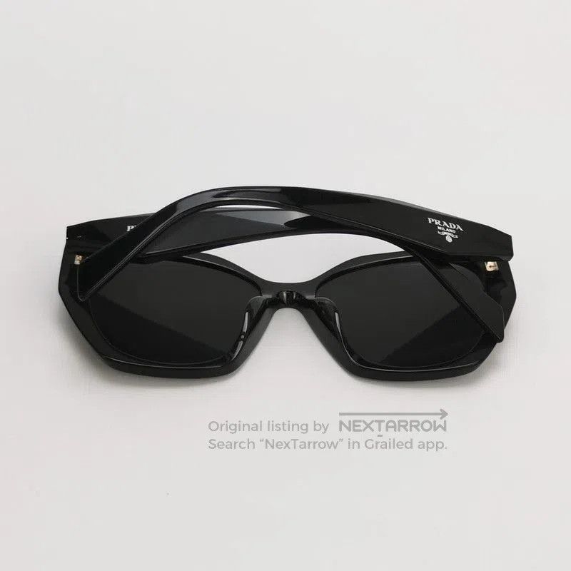 Prada Prada Oversized Black Frame Sunglasses with Logo. Size ONE SIZE - 3 Thumbnail