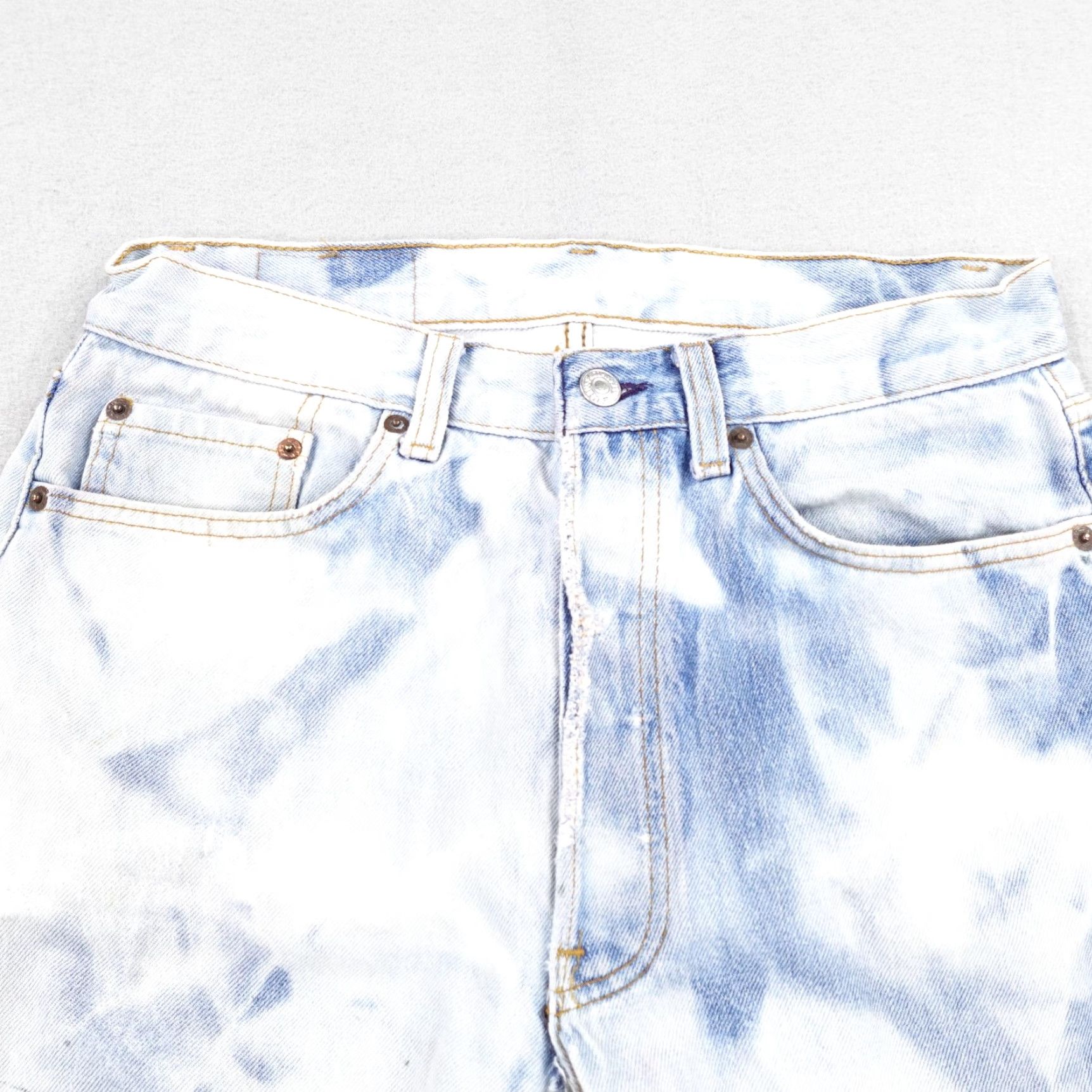 Levi's VINTAGE Levi's Jeans Mens 32 Bleach Dye Denim 501 0118 Distressed Button Fly 90s Jeans Mens 90s USA Blue Size US 32 / EU 48 - 2 Thumbnail