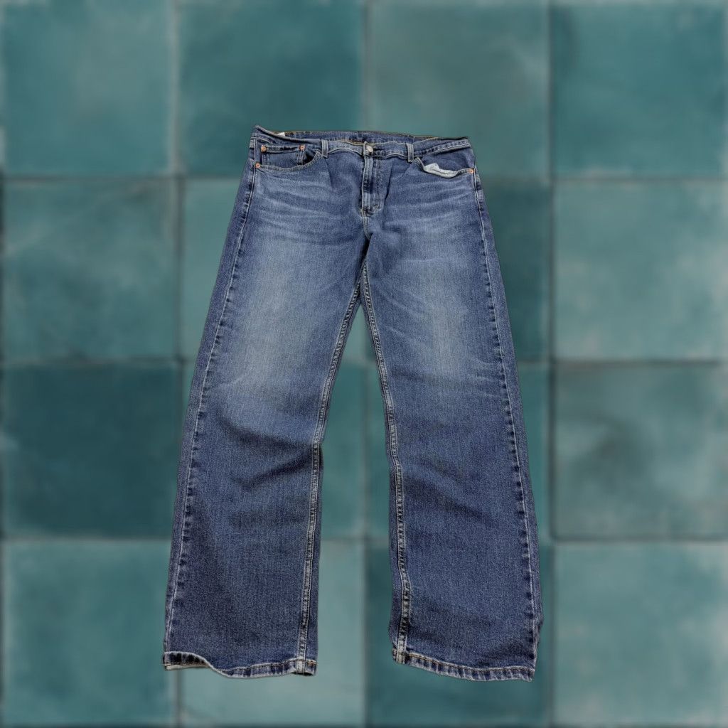 Levi's Levi's Jeans Mens 40x32 Blue Denim Straight Leg Medium Wash Zip Fly 00505 Size US 40 / EU 56 - 1 Thumbnail