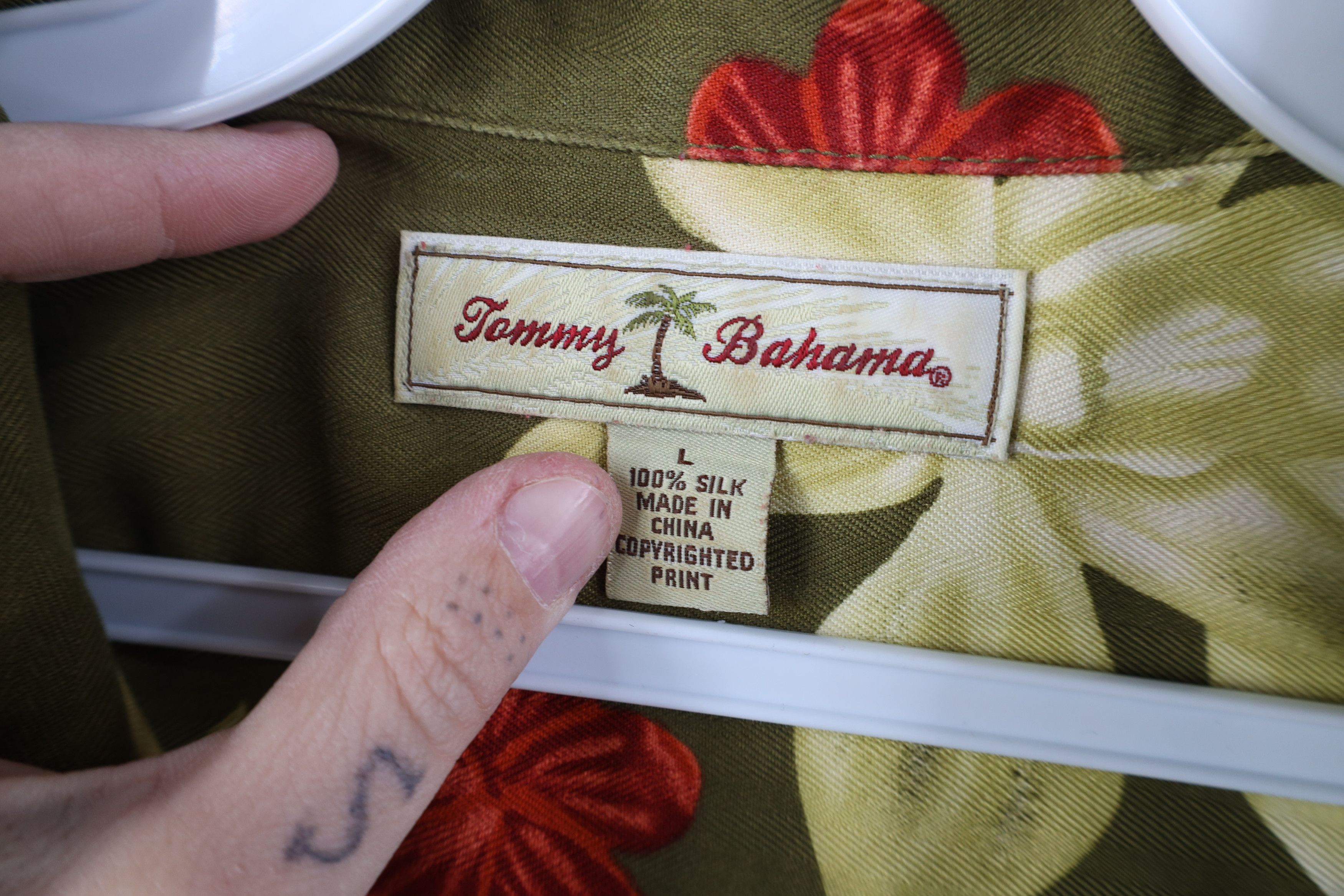 Tommy Bahama Vintage 90s Tommy Bahama Silk Looped Collar Button Shirt Size US L / EU 52-54 / 3 - 9 Thumbnail