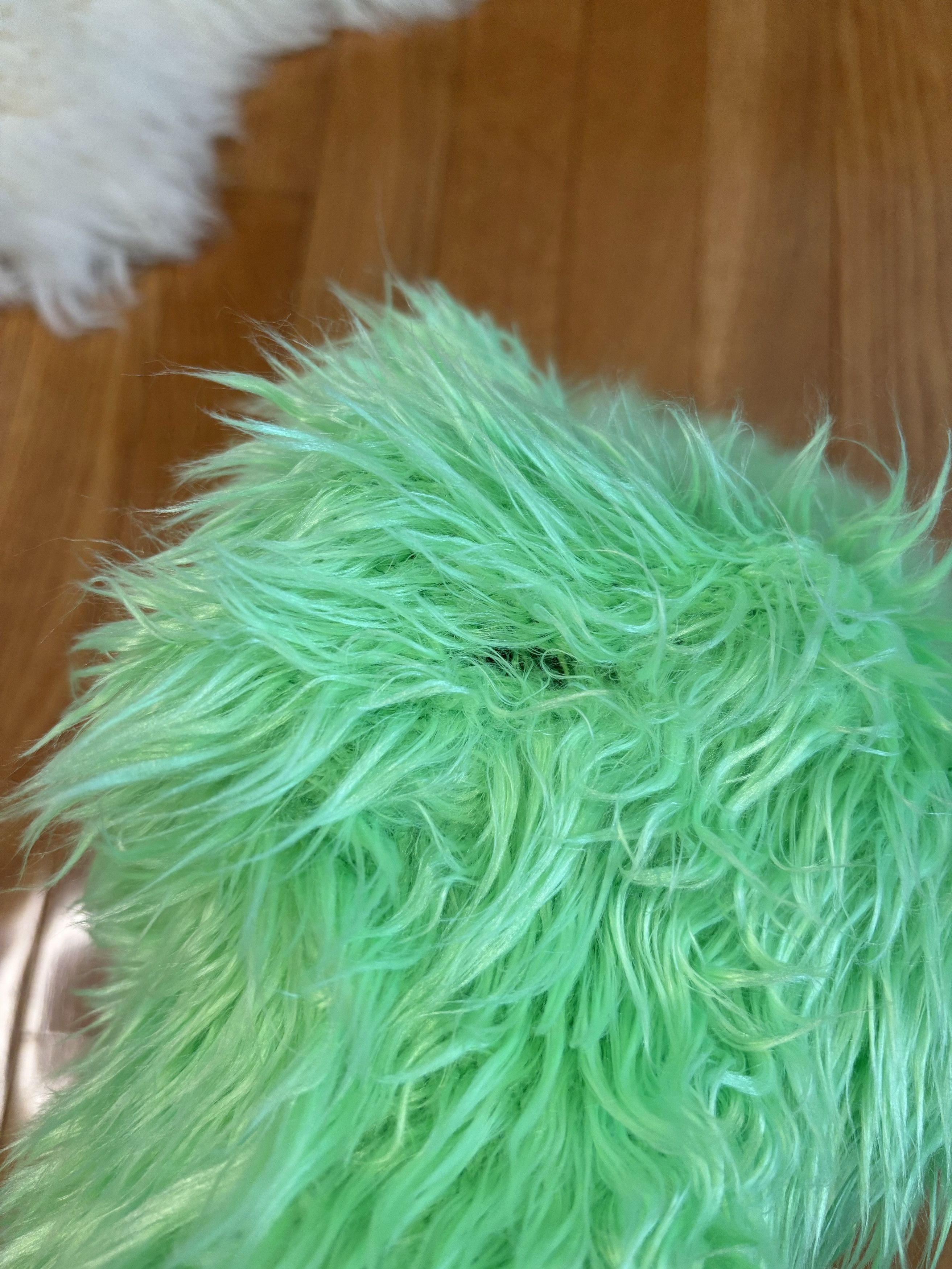 Balenciaga FW18 GREEN FUR SWEATER Size US M / EU 48-50 / 2 - 3 Thumbnail