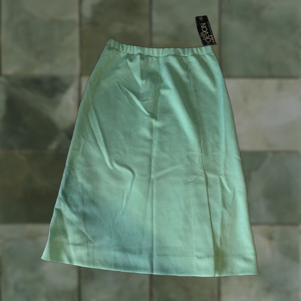 Etro Vintage Vintage Lady Devon Green Skirt Retro ’70s Style NWT Size 30 A-Line Elastic Waist Knee Length Solid Green Textured Polyester Skirt - NA Size 30" / US 8 / IT 44 - 1 Thumbnail