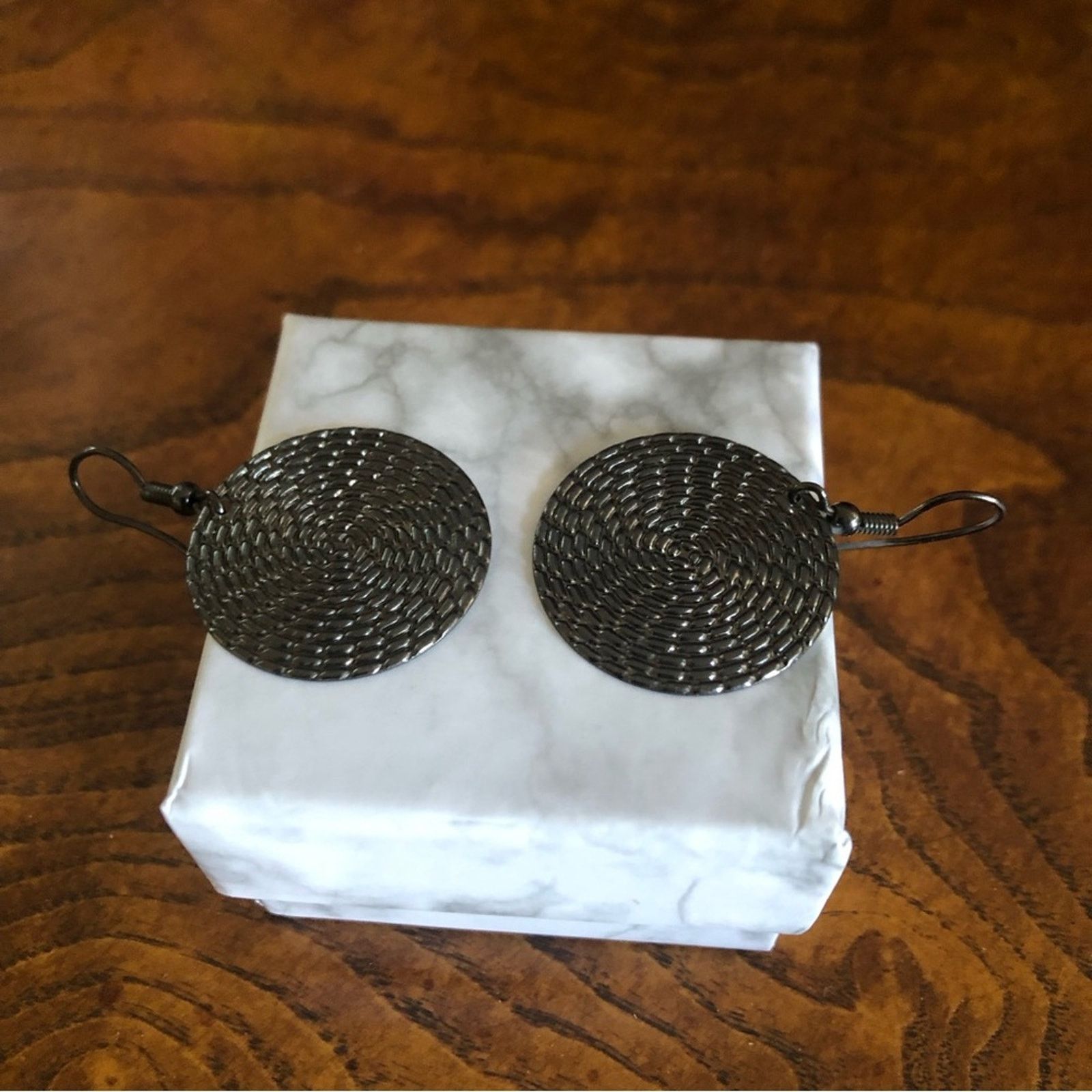 Jewelry Gunmetal basket weave design disc dangle earrings Size ONE SIZE - 2 Thumbnail