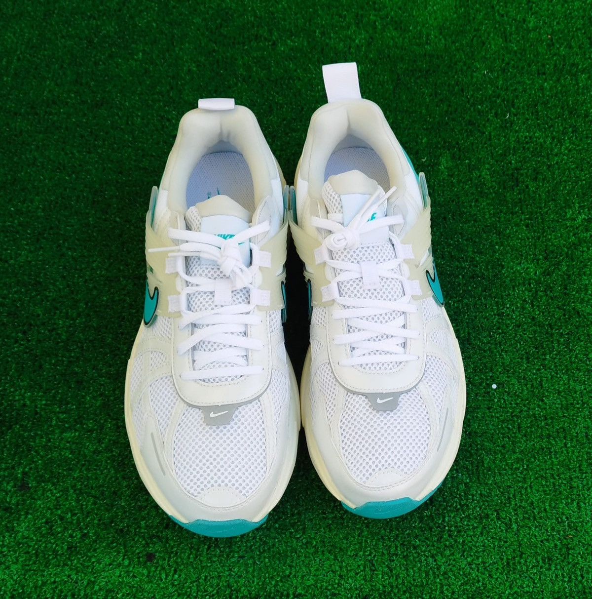 Nike Shoes Nike V2K Run Unisex Size US 11.5 / EU 44-45 - 2 Thumbnail