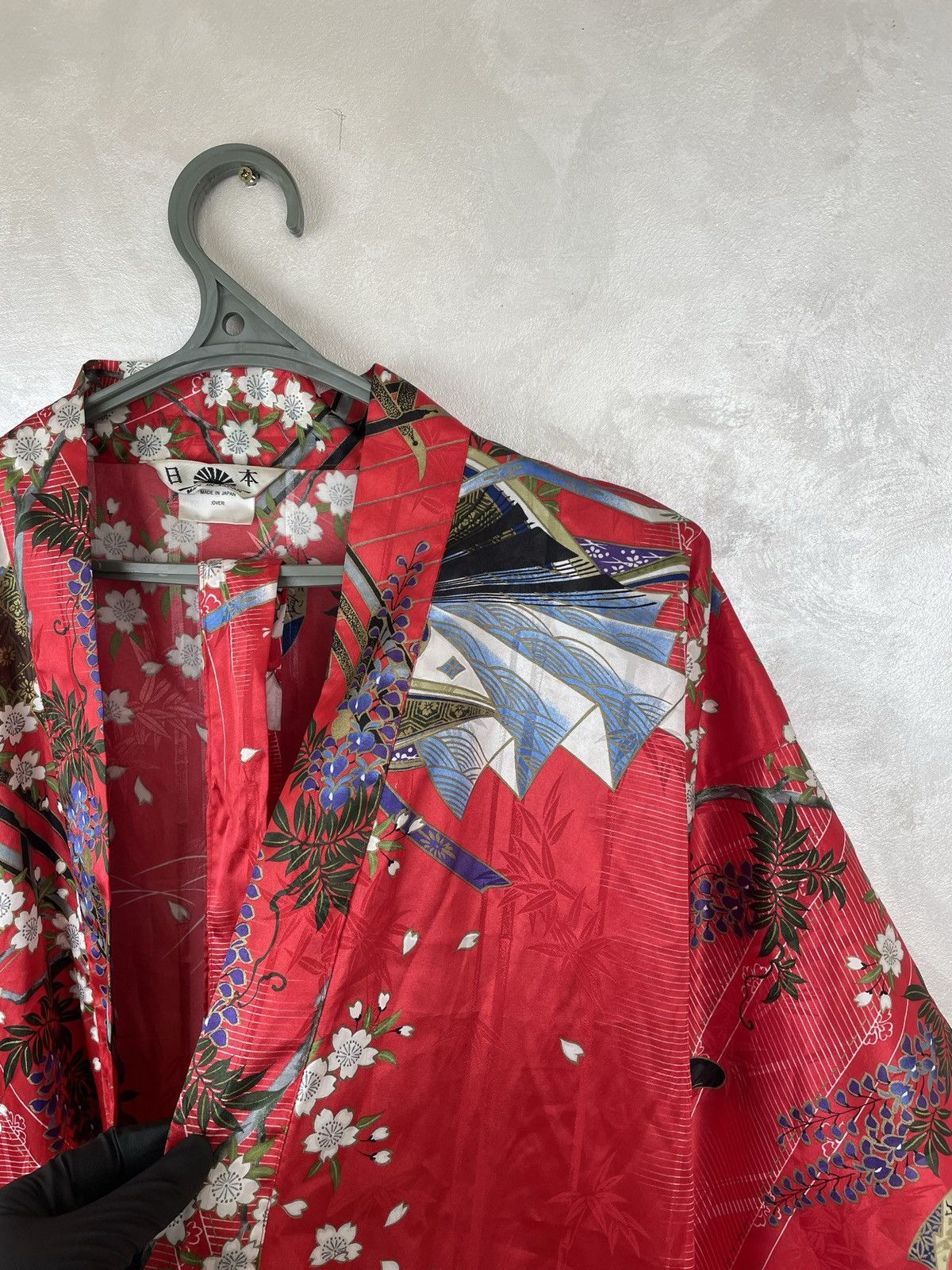 Japanese Brand Rare Red Kimono Robe Made in Japan – Floral & Samurai Design Size M / US 6-8 / IT 42-44 - 2 Thumbnail
