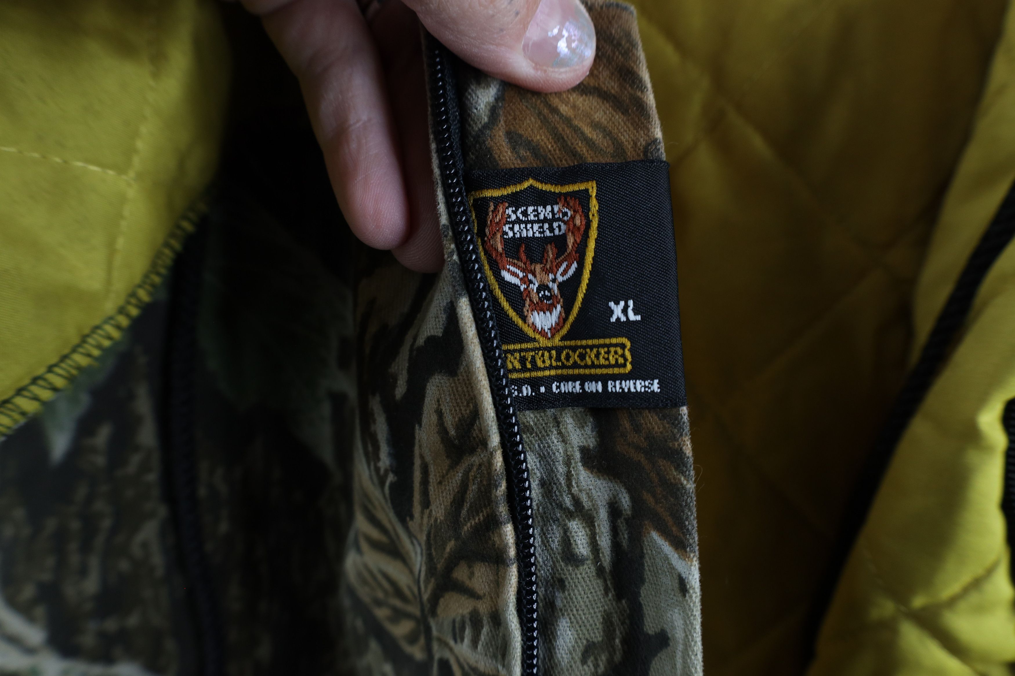 Vintage Vintage 90s Quilted Realtree Camouflage Hooded Jacket AS IS Size US XL / EU 56 / 4 - 9 Thumbnail