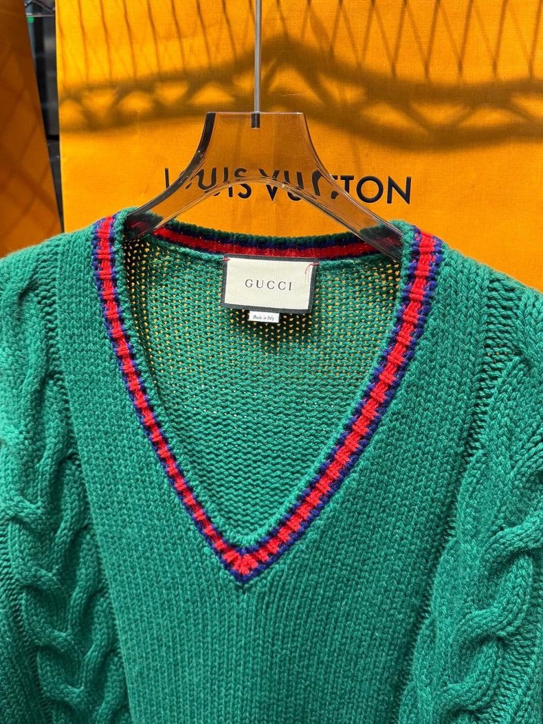 Gucci Gucci Red and blue patterned V-neck sweater Size US S / EU 44-46 / 1 - 2 Thumbnail