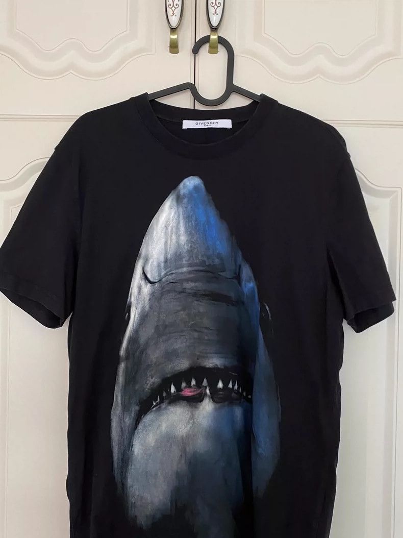Givenchy Givenchy Classic Large Shark Short Sleeve T-Shirt 2505-Next Size US M / EU 48-50 / 2 - 1 Thumbnail