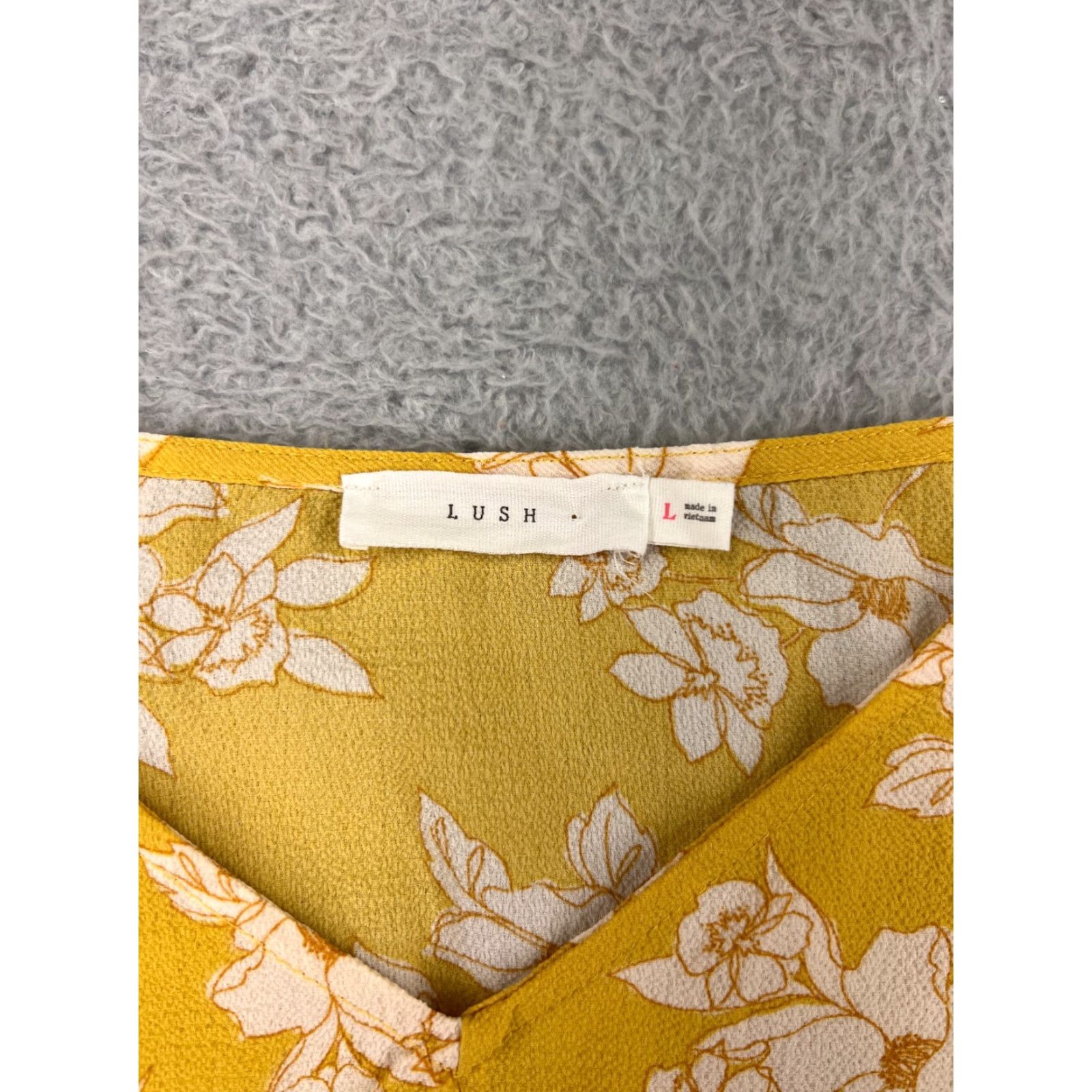Vintage Lush Shirt Womens Floral Sleeveless Spaghetti Strap Crop Yellow V-Neck Polyester Cropped Top L Size L / US 10 / IT 46 - 6 Thumbnail