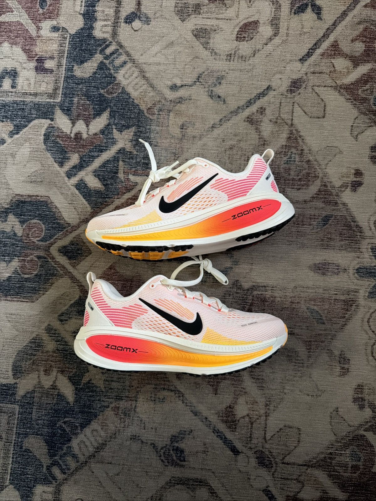 Nike Nike Vomero 18 Size US 5.5 / IT 35.5 - 1 Thumbnail