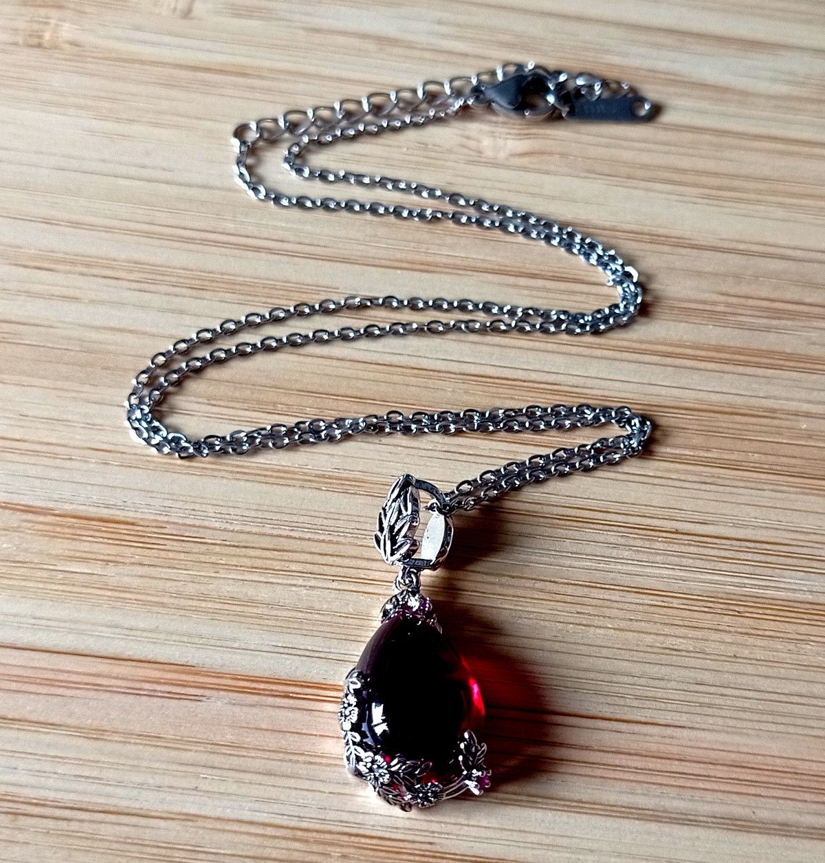 Designer × Japanese Brand × Vintage Stunning Tiny Garnet Silver Floral Drop Necklace Unique Rave Size ONE SIZE - 1 Thumbnail