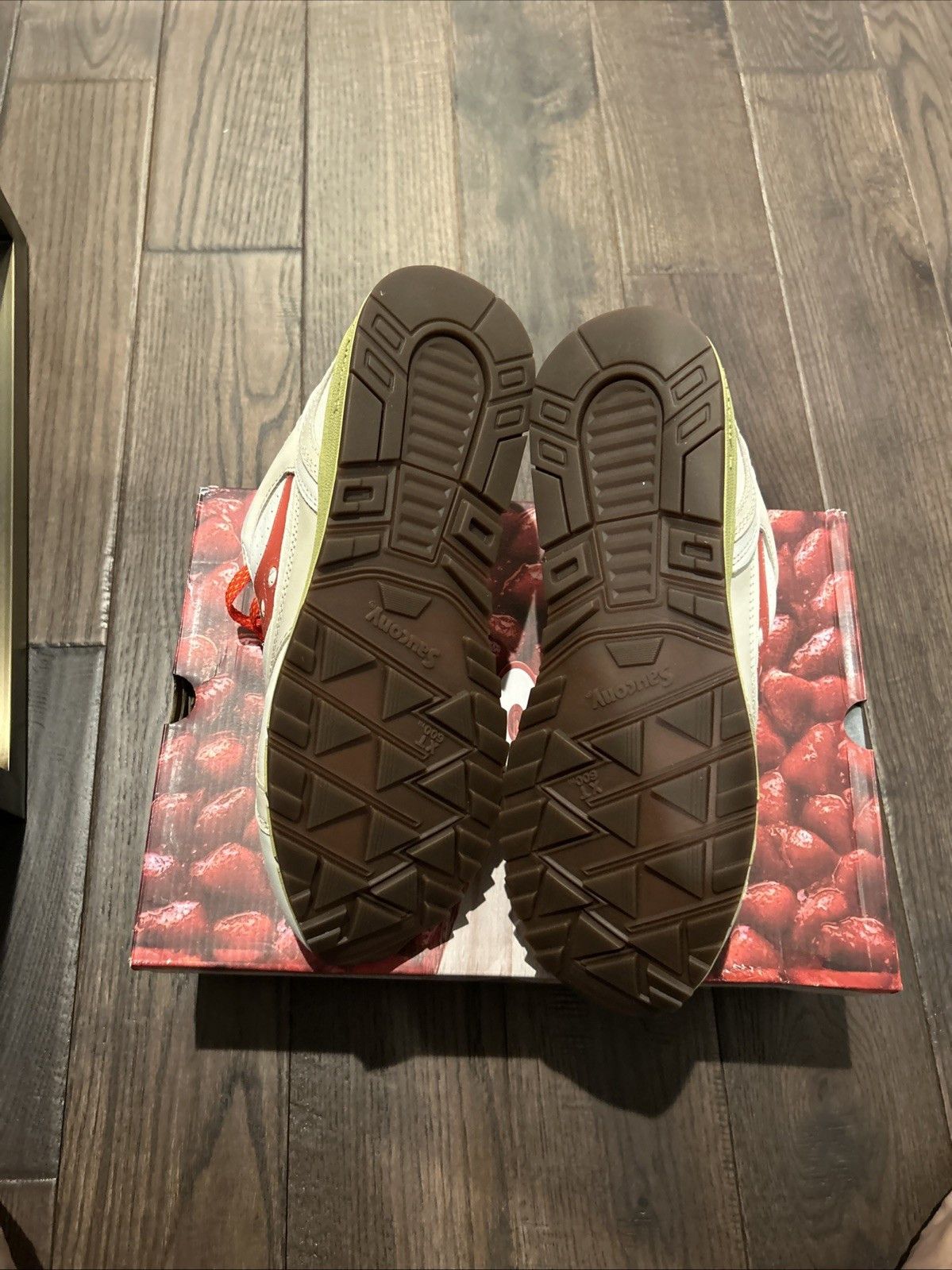 Saucony Saucony Shadow 6000 Strawberry Cheesecake Sneakers Size US 11.5 / EU 44-45 - 6 Thumbnail