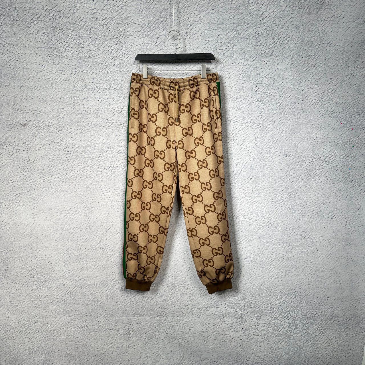 Gucci gucci logo print brown jogger pants Size US 32 / EU 48 - 1 Thumbnail
