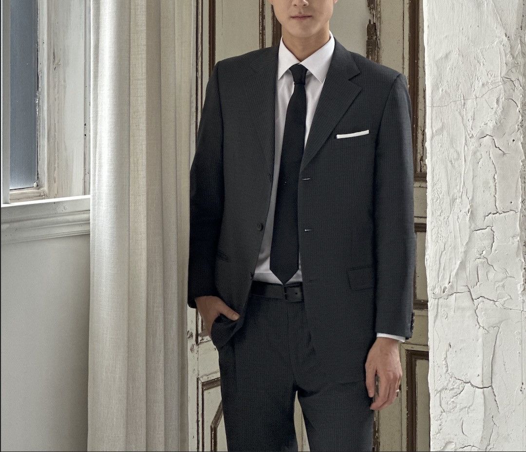 Gucci Vintage GUCCI Grey Stripe 3-Button Suit – Tailored Ankle Fit Size 44R - 8 Thumbnail