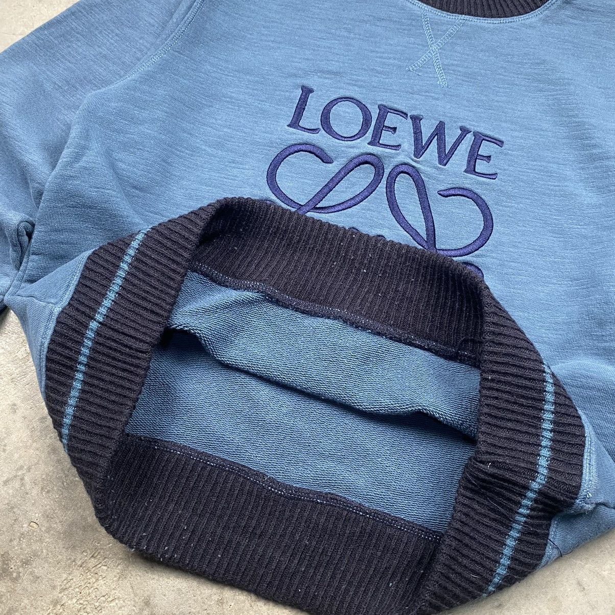 Loewe Loewe S.A Anagram Cropped Crewneck Size S / US 4 / IT 40 - 6 Thumbnail