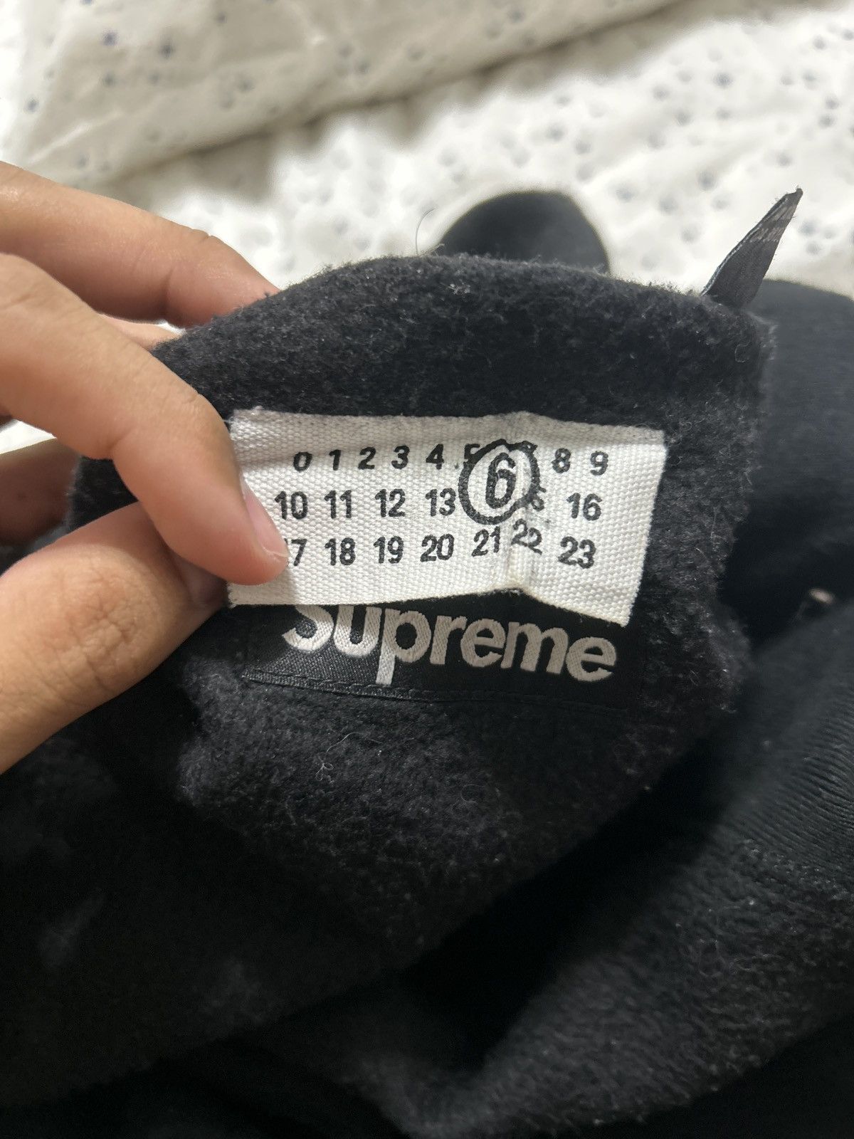 Maison Margiela × Supreme Supreme MM6 Maison Margiela Foil Box Logo Hoodie Black Sz M Size US M / EU 48-50 / 2 - 9 Thumbnail