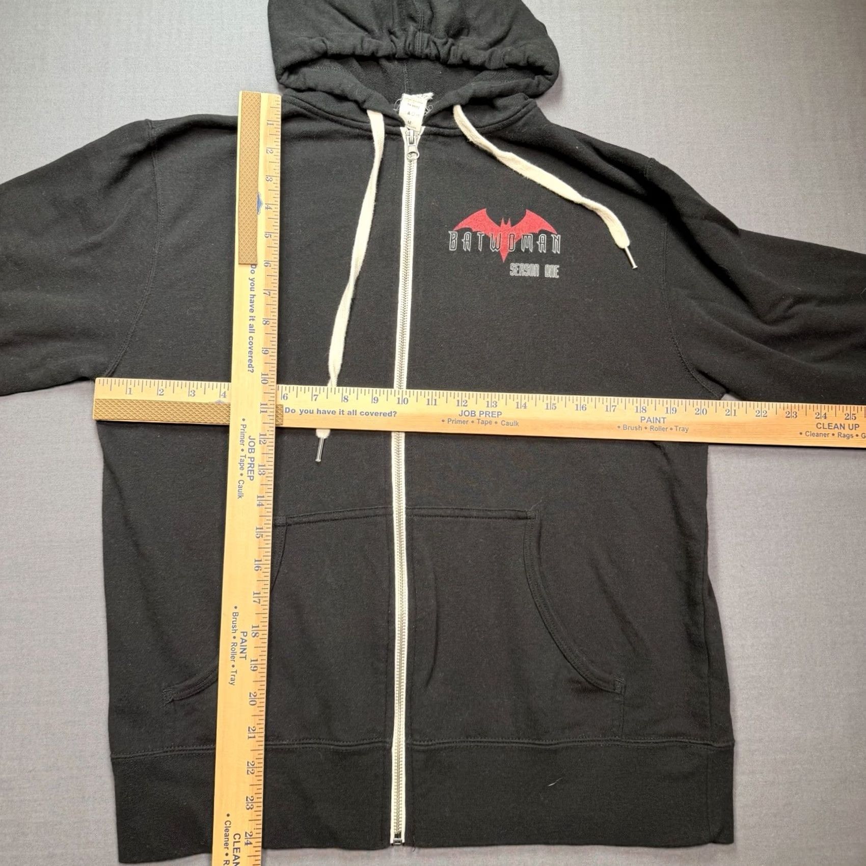 Vintage BATWOMAN TV SERIES SEASON 1 CAST AND CREW GIFT HOODIE CW BATMAN DC RARE PROMO Hoodie Men M Black Pullover Batwoman TV Promo Size US M / EU 48-50 / 2 - 4 Thumbnail