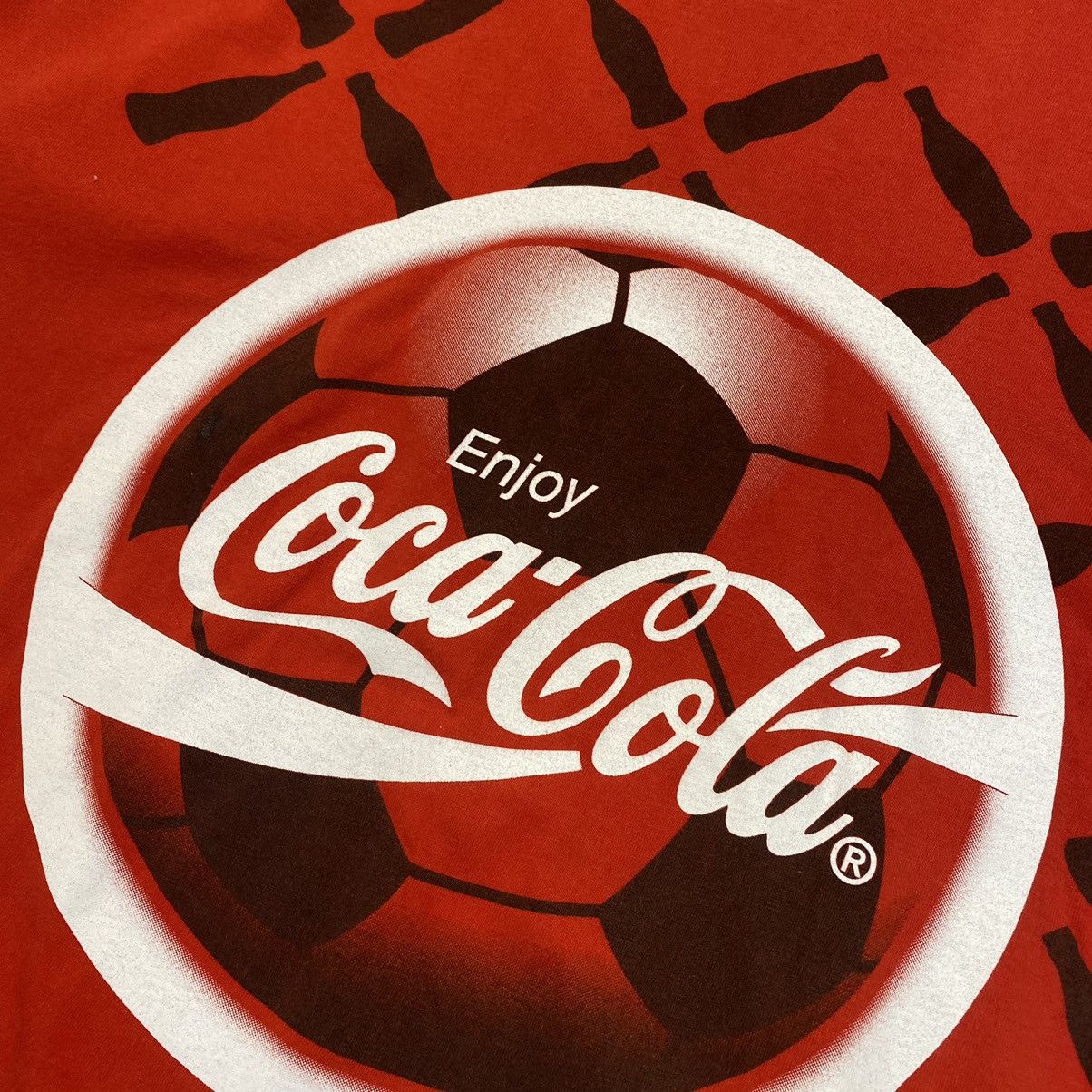 Vintage Vintage Coca Cola Euro 1994 Big Graphic Logo tee Size US L / EU 52-54 / 3 - 3 Thumbnail