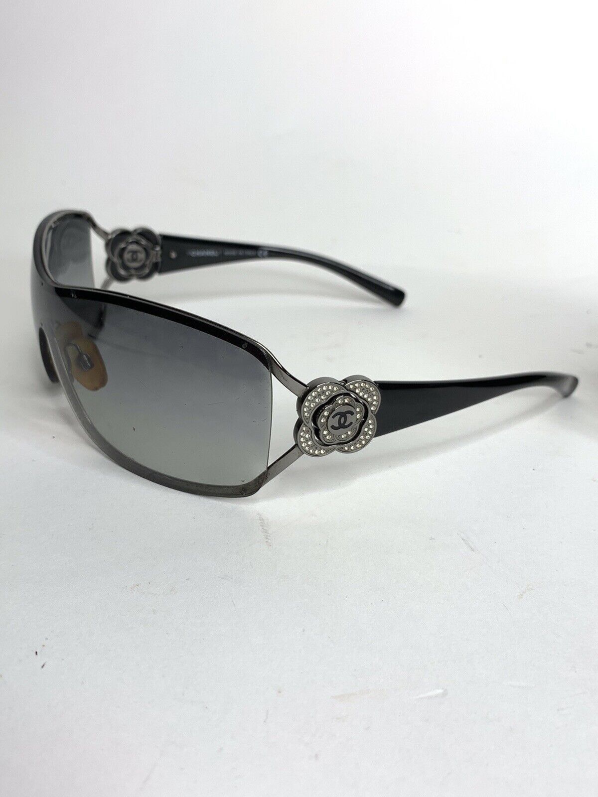 Chanel CHANEL SUNGLASSES 4164 Rhinestone 4017 Mask RI904 Size ONE SIZE - 1 Thumbnail