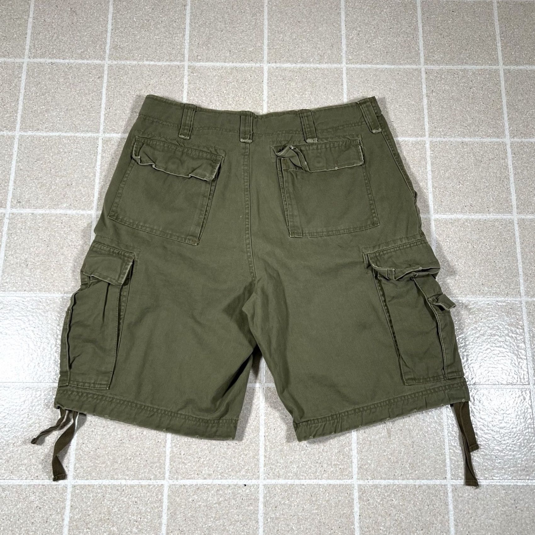 Vintage VINTAGE Steve & Barry's Cargo Shorts Men 34 Green Paratrooper Military 2000s Y2K University Cargo Shirt? Size US 34 / EU 50 - 4 Thumbnail