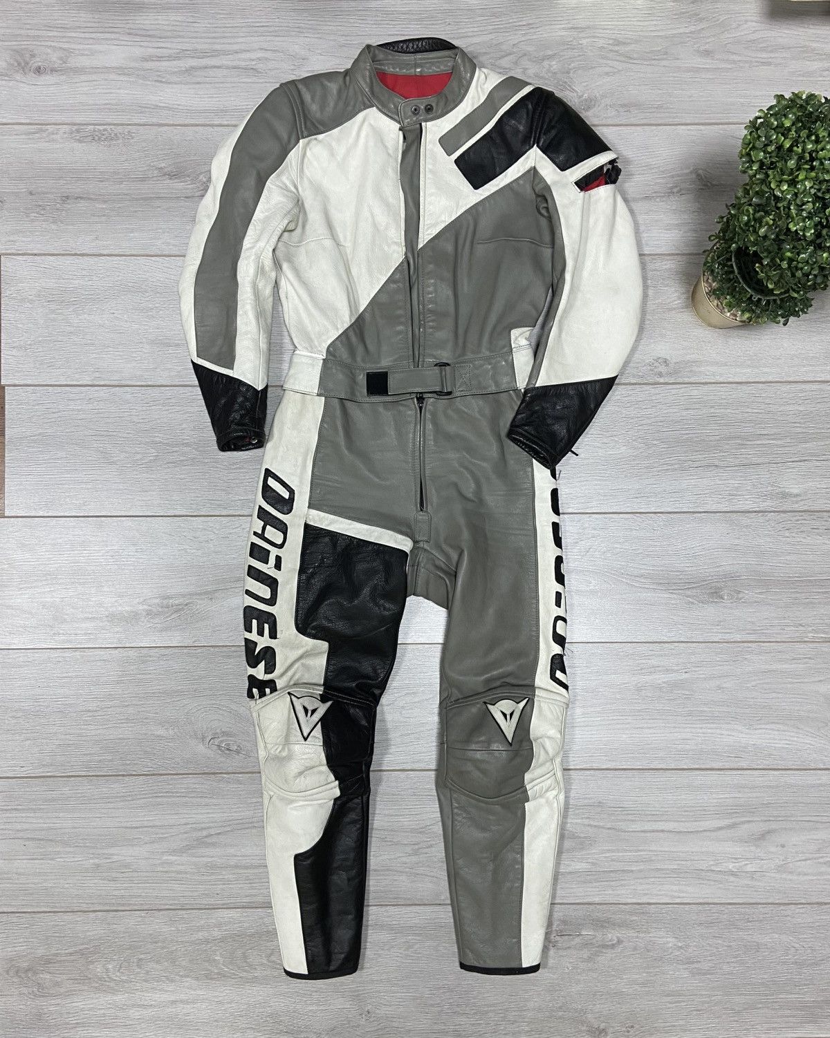 Dainese Dainese vintage big logo moto Italy leather suit pantsjacket Size US S / EU 44-46 / 1 - 1 Thumbnail