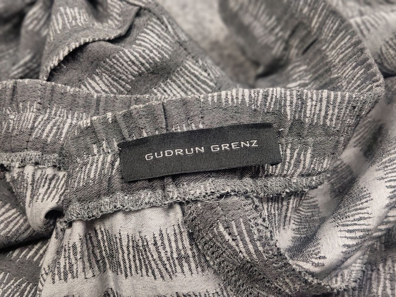 Gudrun Sjoden Gudrun Grenz Design Gray Patern cropped wide leg capri Pants Size 36" / US 14 / IT 50 - 12 Thumbnail