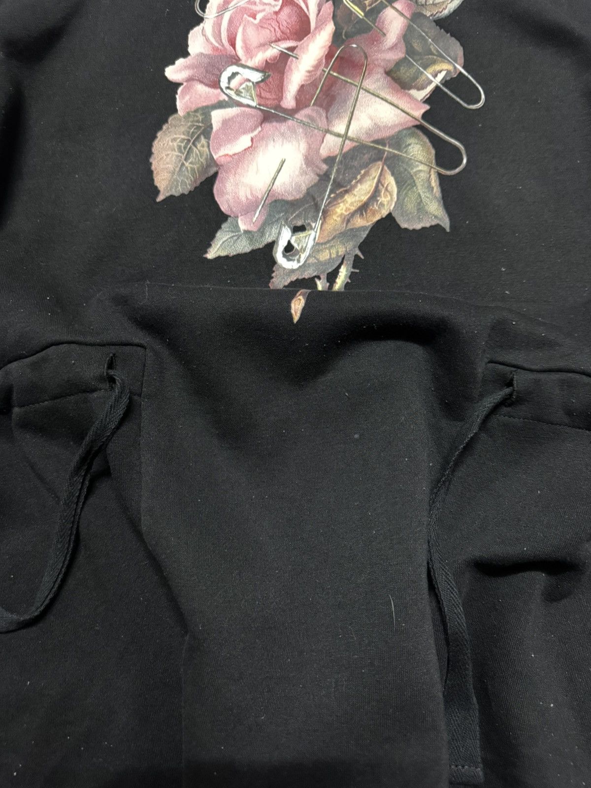Undercover UNDERCOVER X GU PARACHUTE BAGGY FLORA BLACK HOODIE Size US M / EU 48-50 / 2 - 9 Thumbnail