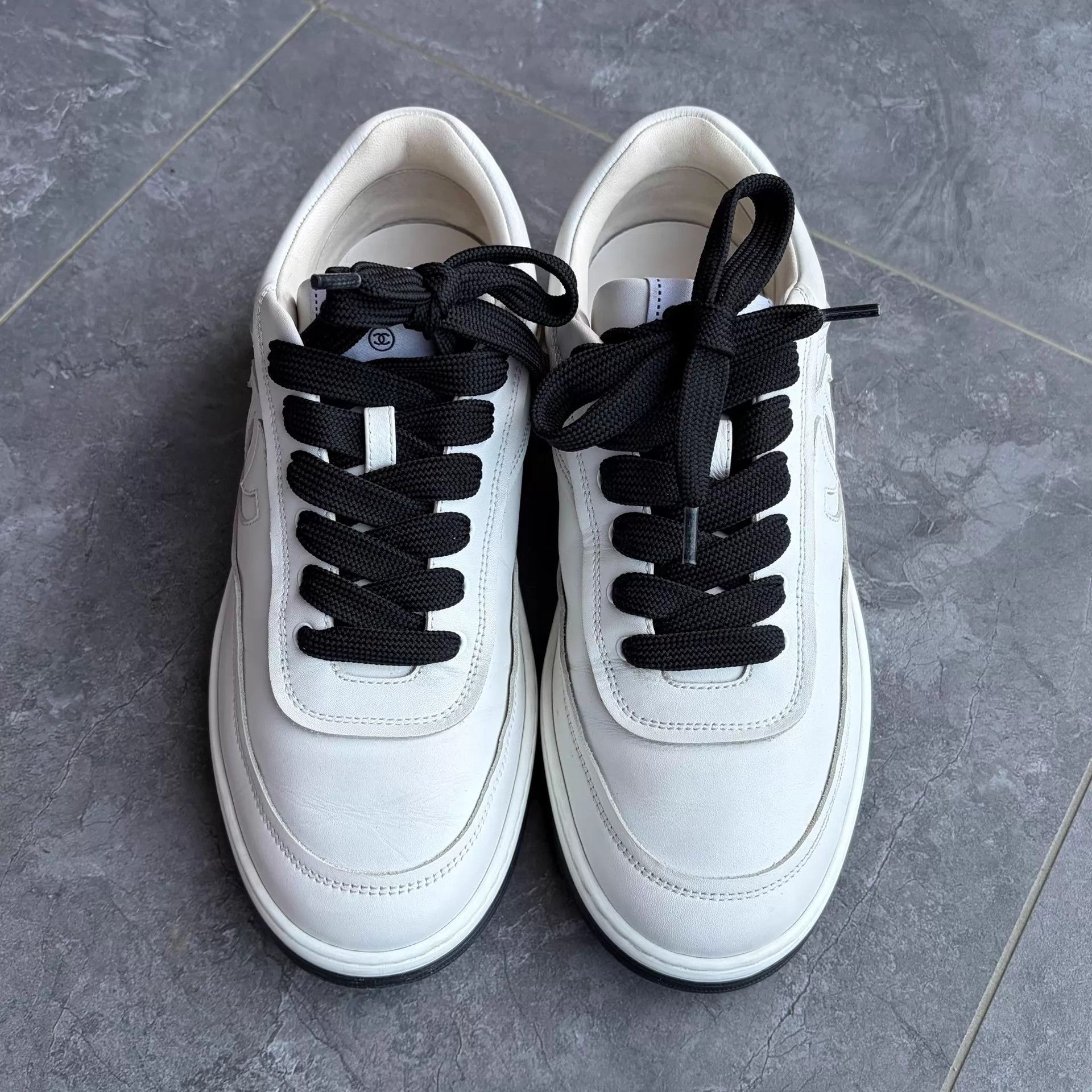 Chanel Chanel Sneaker 38.5 Lightly Worn Slight Sole Wear Size US 8 / IT 38 - 2 Thumbnail