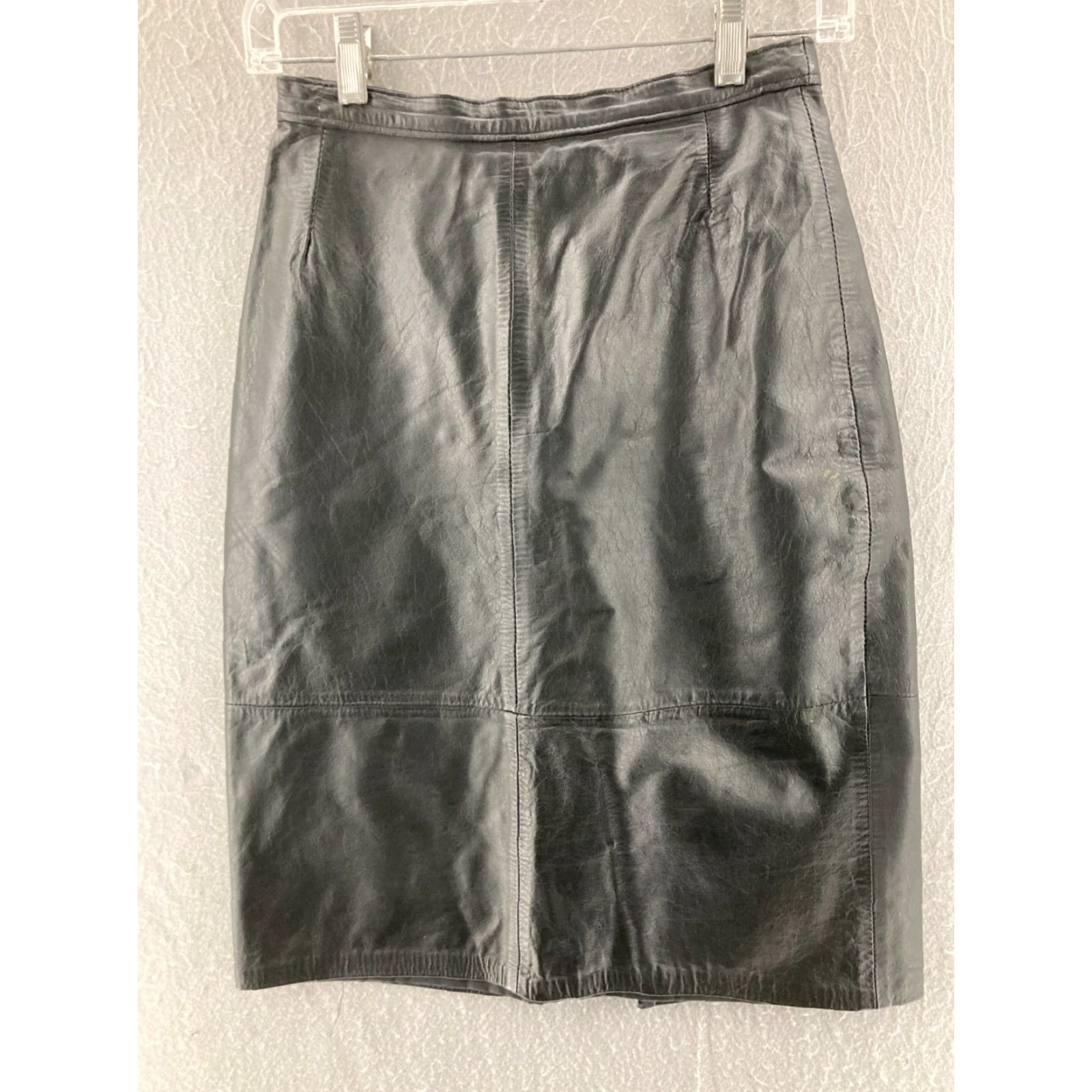 Vintage Vintage Genuine Leather Skirt Womens 5/6 Midi Black Knee Length A-Line 90s Theme Mens Womens Size 27" / US 4 / IT 40 - 5 Thumbnail