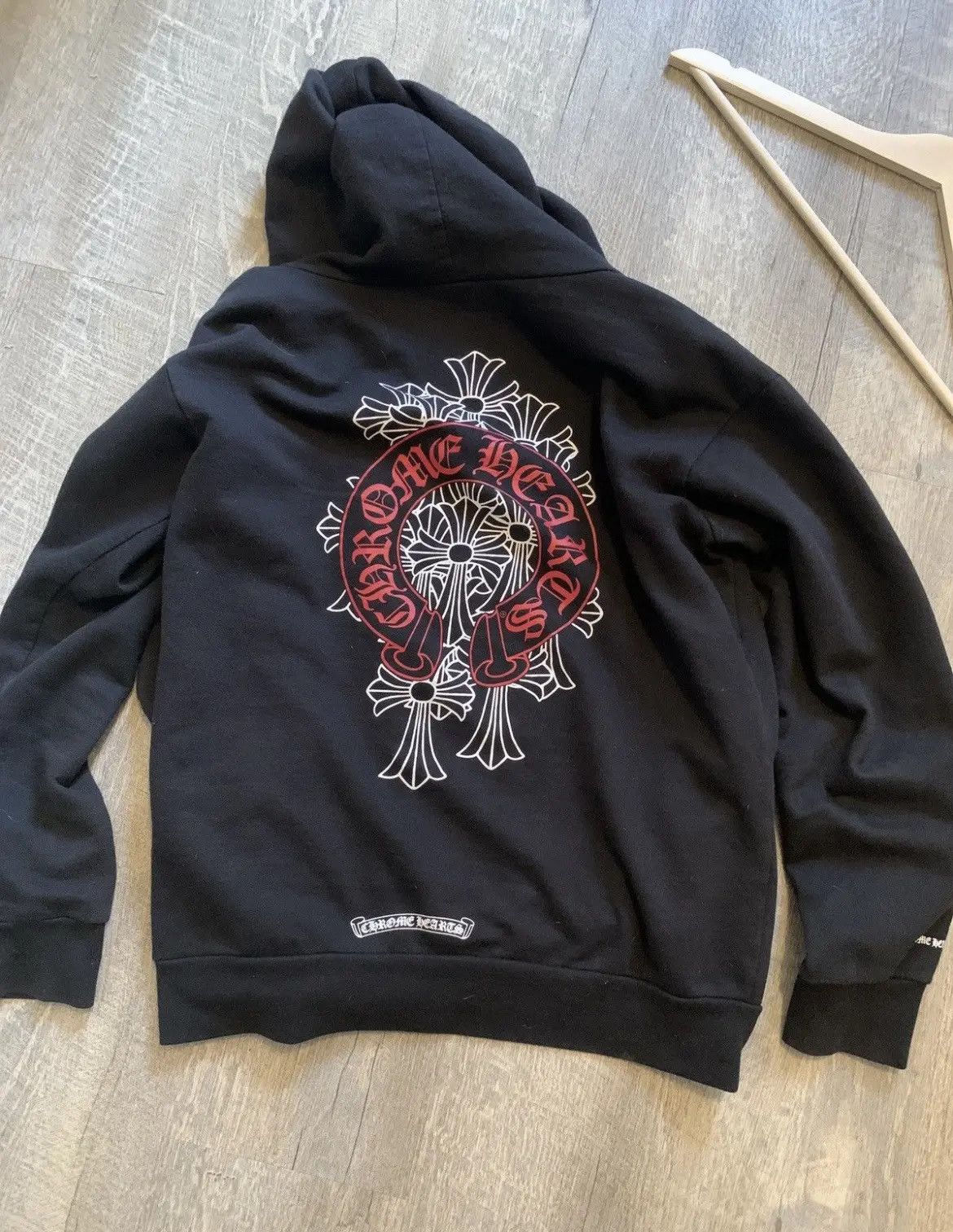 Chrome Hearts Chrome Hearts Red Horseshoe Cemetery Cross Hoodie Size US L / EU 52-54 / 3 - 1 Thumbnail