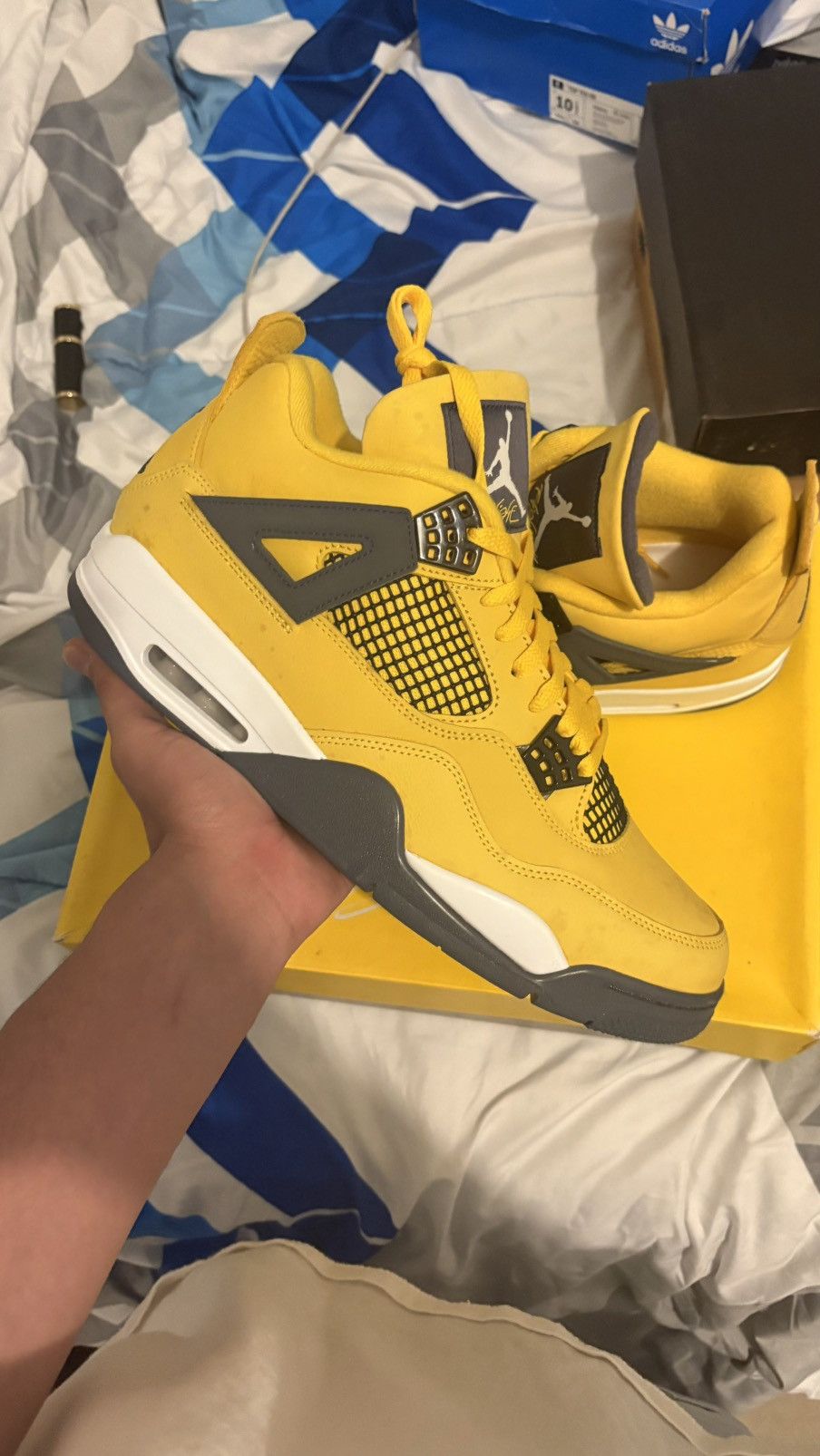 Air Jordan Retro 4 Lightning