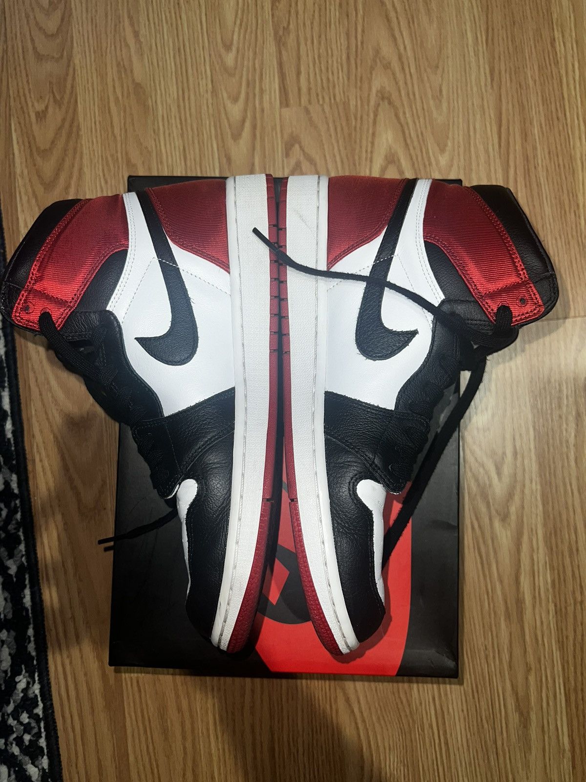 Nike NIKE BLACK TOE JORDAN 1 Mens 9 Size US 9 / EU 42 - 4 Thumbnail